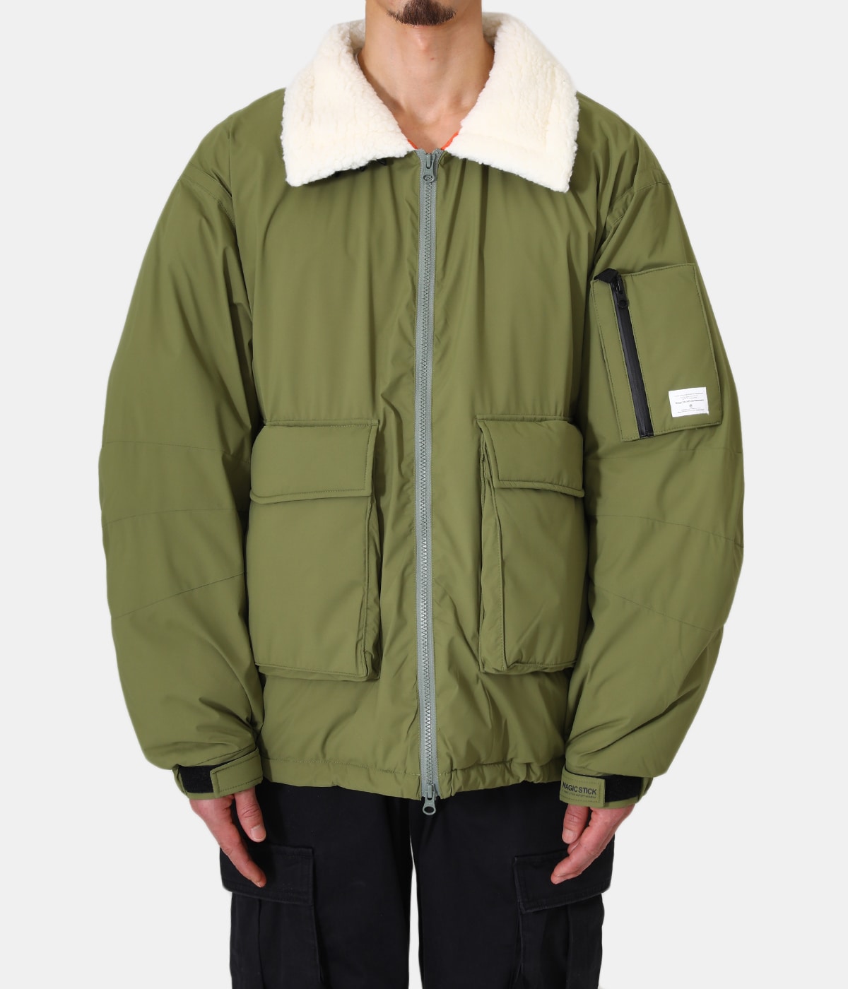 model（175cm / 60kg）B85 W75 H92 着用サイズ：L