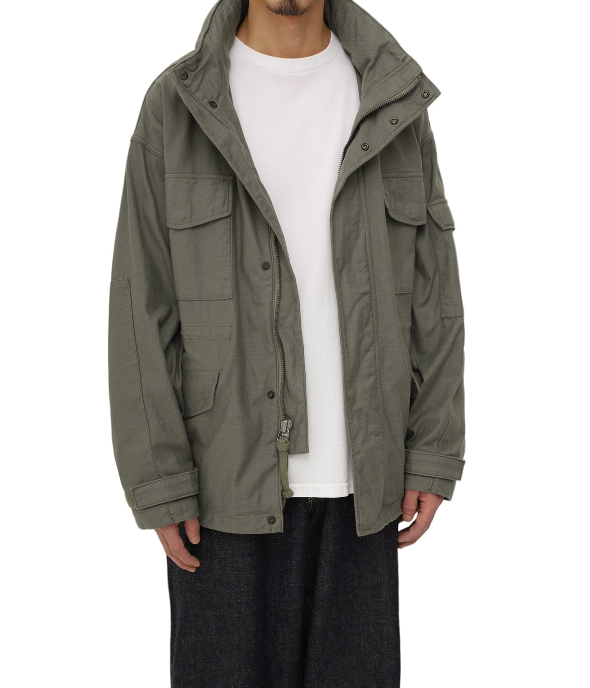 model（175cm / 60kg）B85 W75 H92 着用サイズ：M