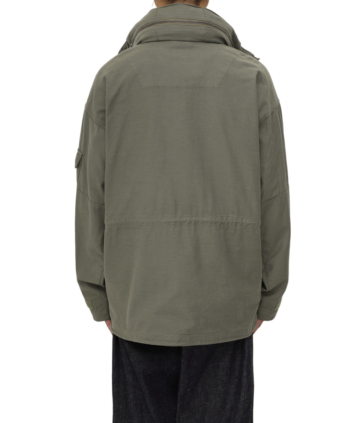 model（175cm / 60kg）B85 W75 H92 着用サイズ：M