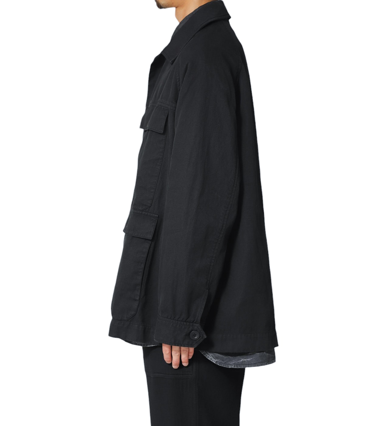 model（175cm / 60kg）B85 W75 H92 着用サイズ：M