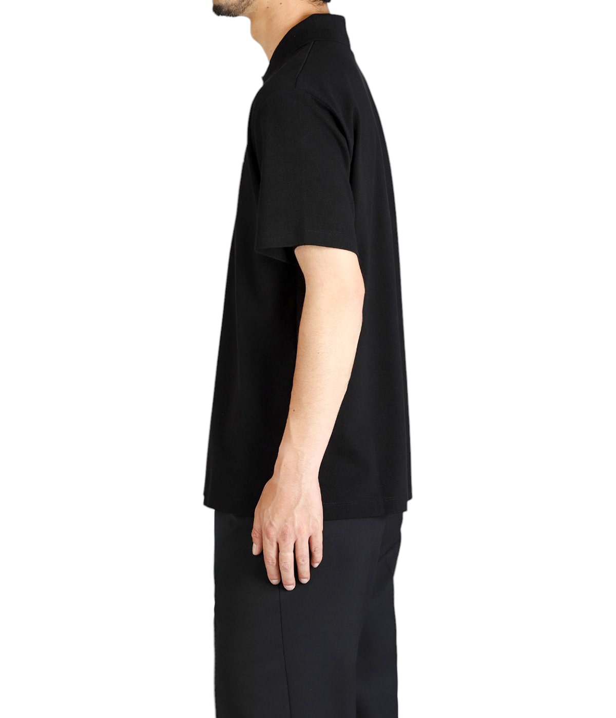model（184cm / 63kg）B85 W80 H102 着用サイズ：M
