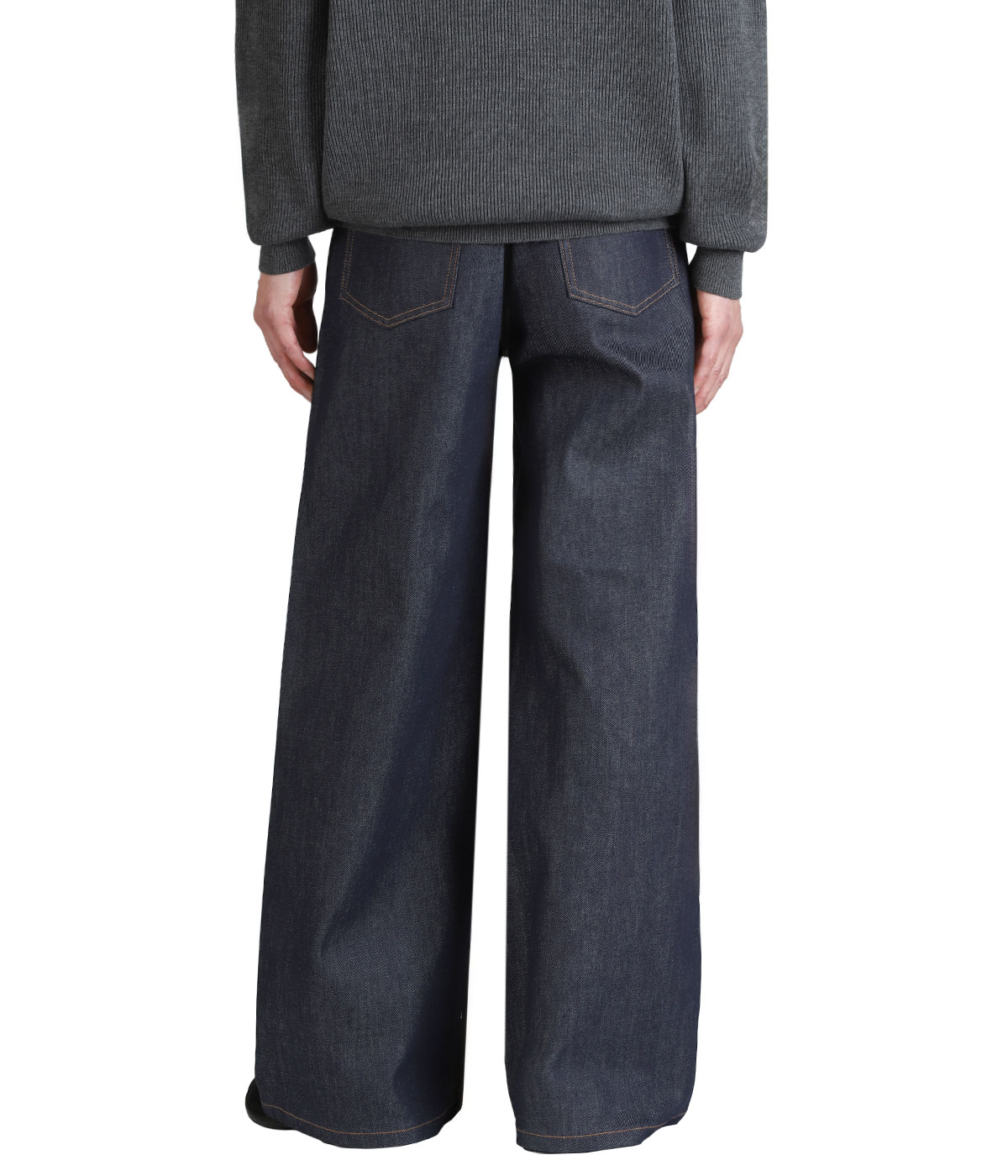 model（175cm / 60kg）B85 W75 H92 着用サイズ：29