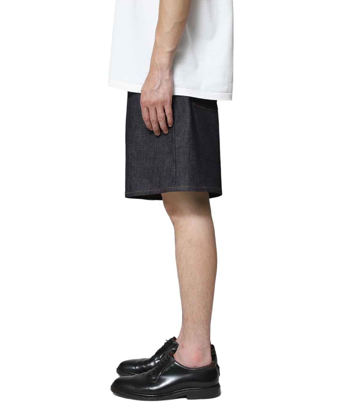 model（175cm / 60kg）B85 W75 H92 着用サイズ：32
