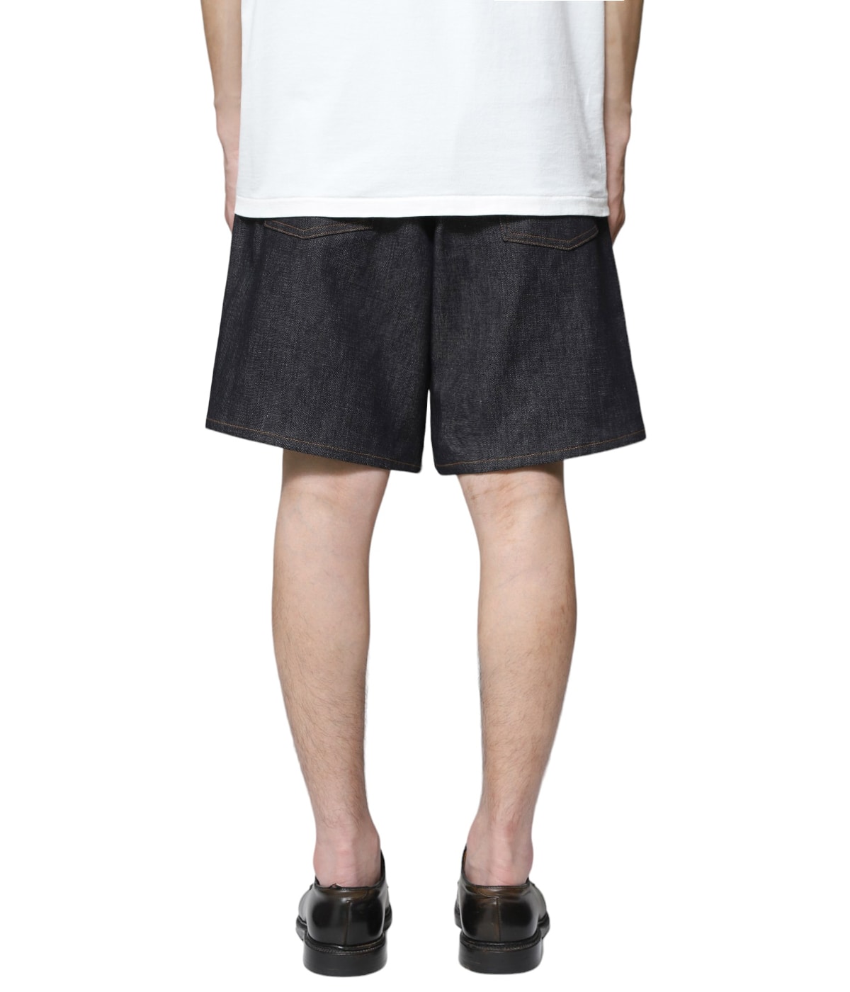 model（175cm / 60kg）B85 W75 H92 着用サイズ：32