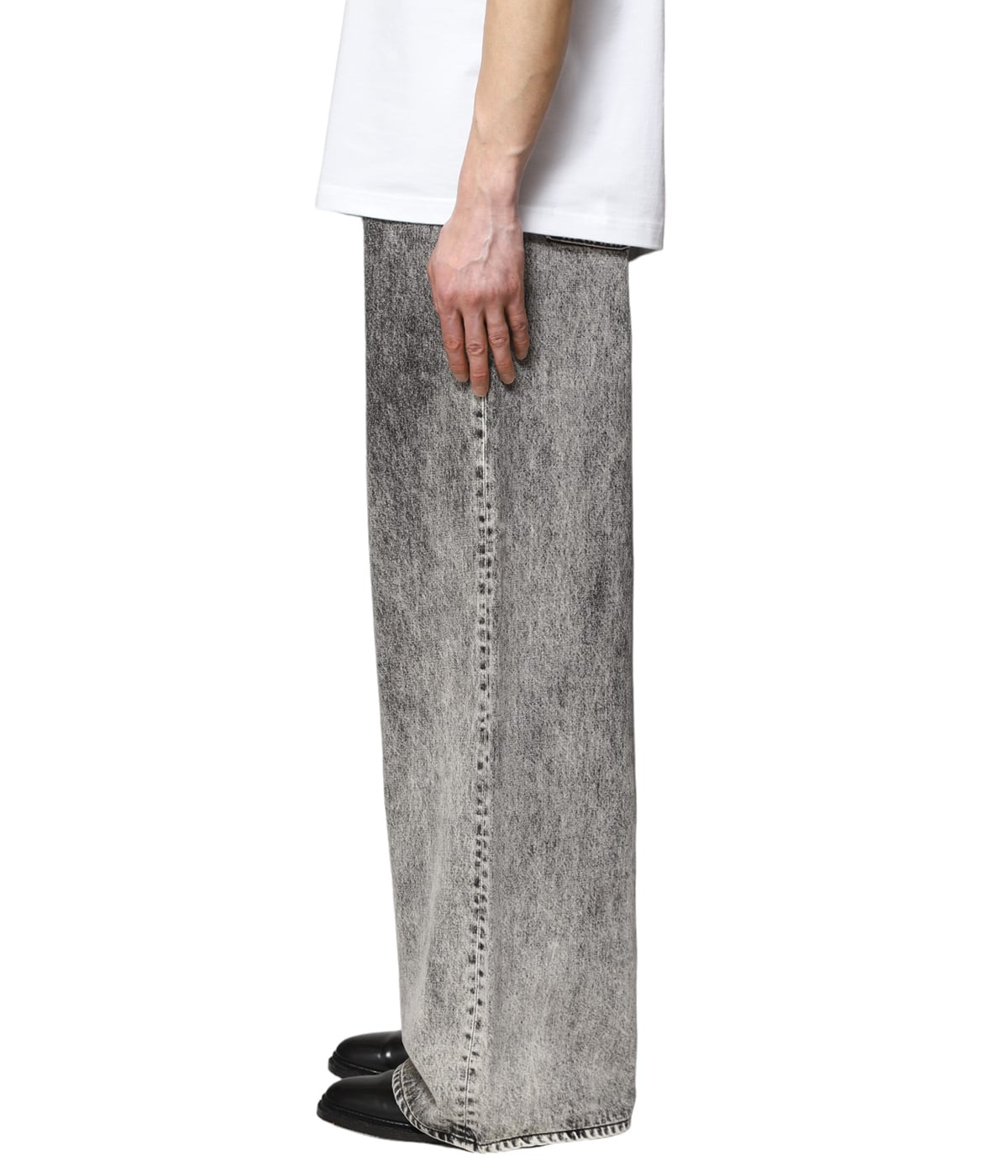 model（175cm / 60kg）B85 W75 H92 着用サイズ：32