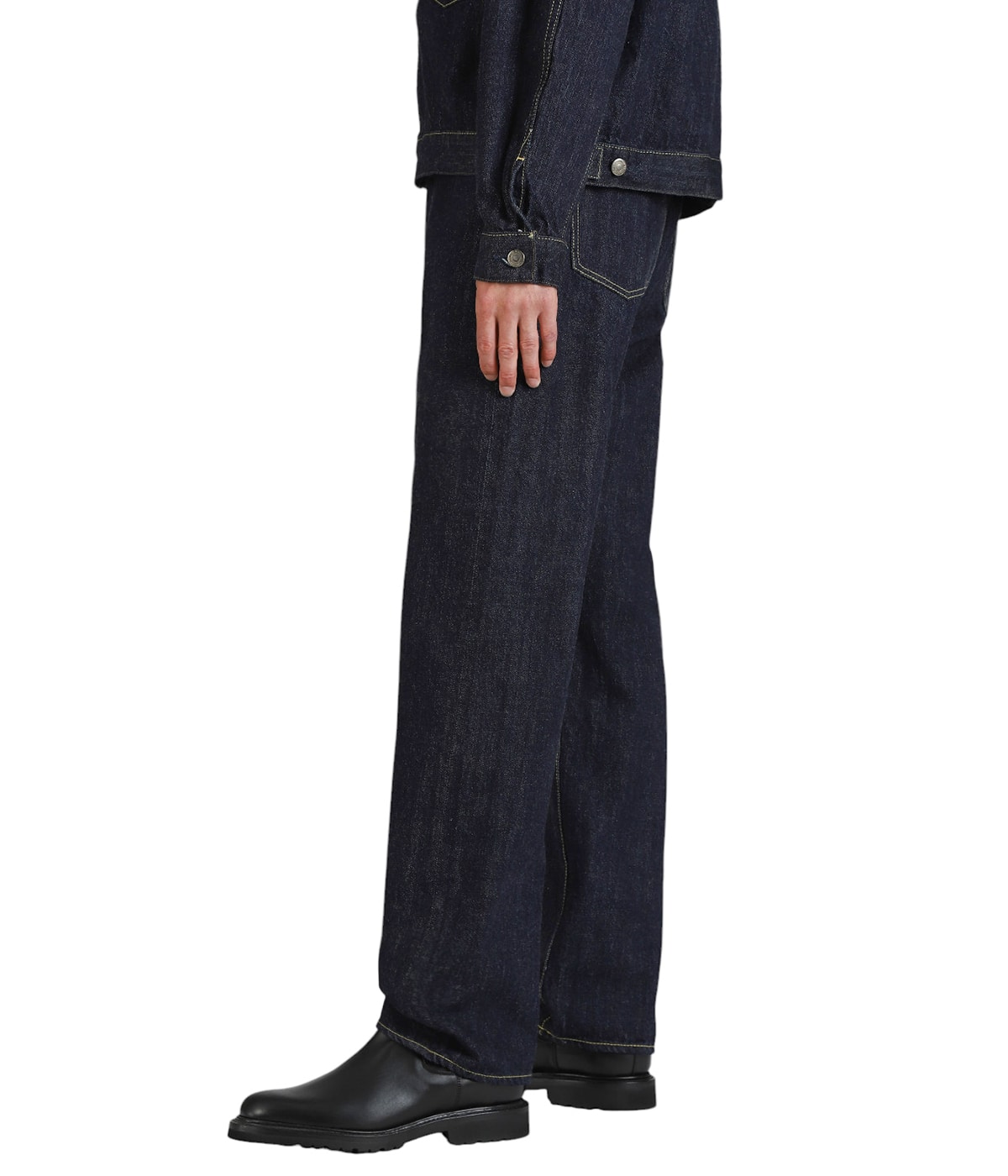 model（175cm / 60kg）B85 W75 H92 着用サイズ：32