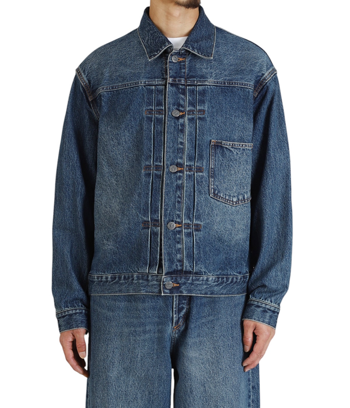 model（175cm / 60kg）B85 W75 H92 着用サイズ：M