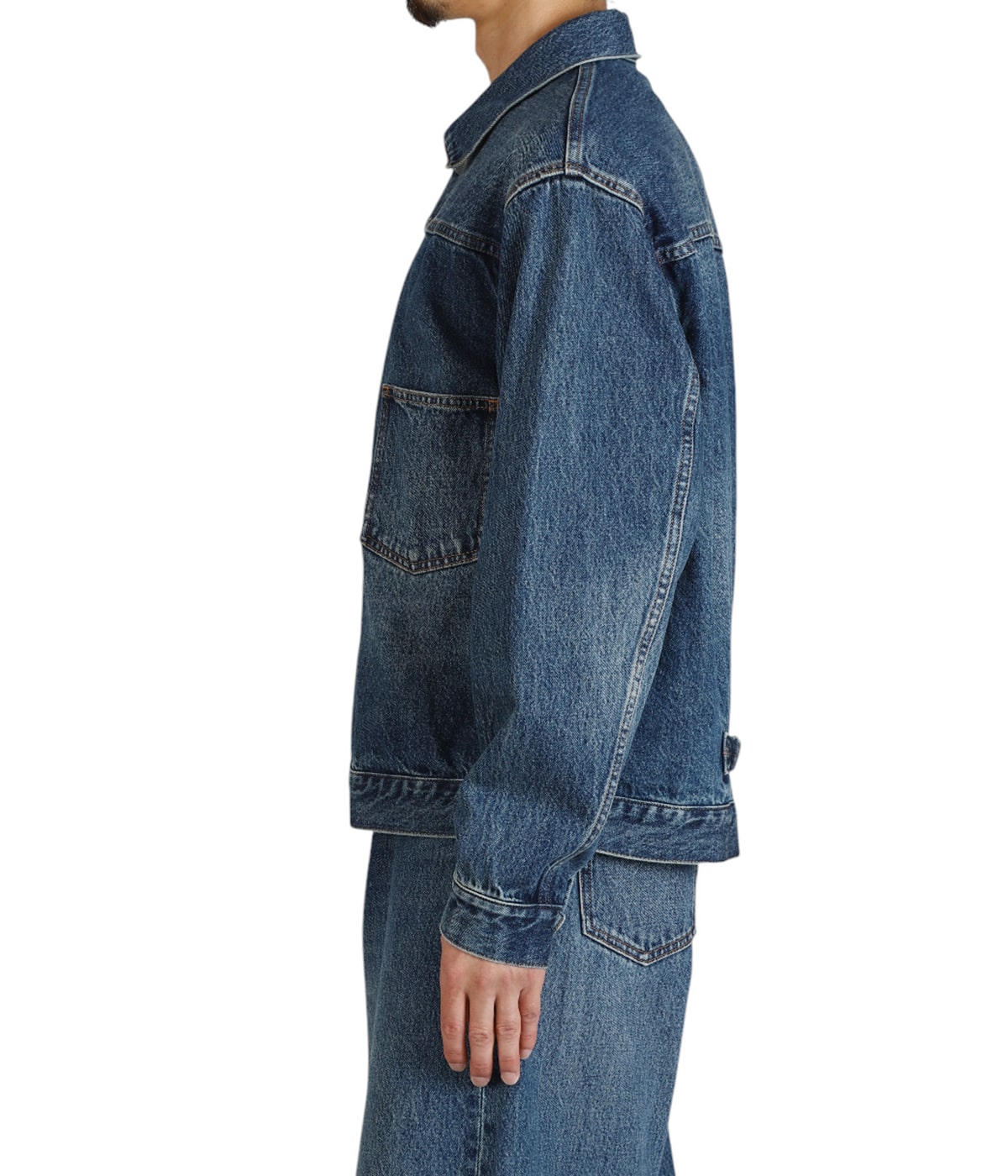 model（175cm / 60kg）B85 W75 H92 着用サイズ：M