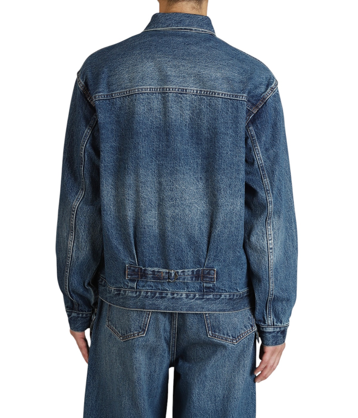 model（175cm / 60kg）B85 W75 H92 着用サイズ：M