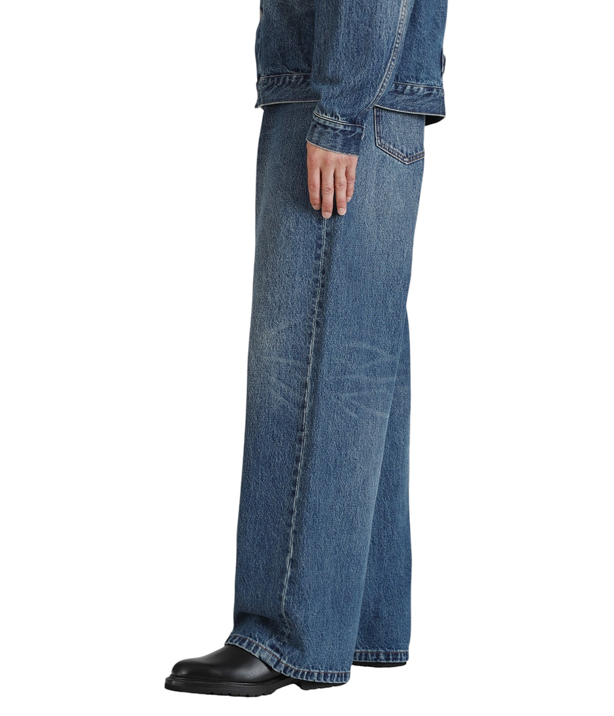 model（175cm / 60kg）B85 W75 H92 着用サイズ：29