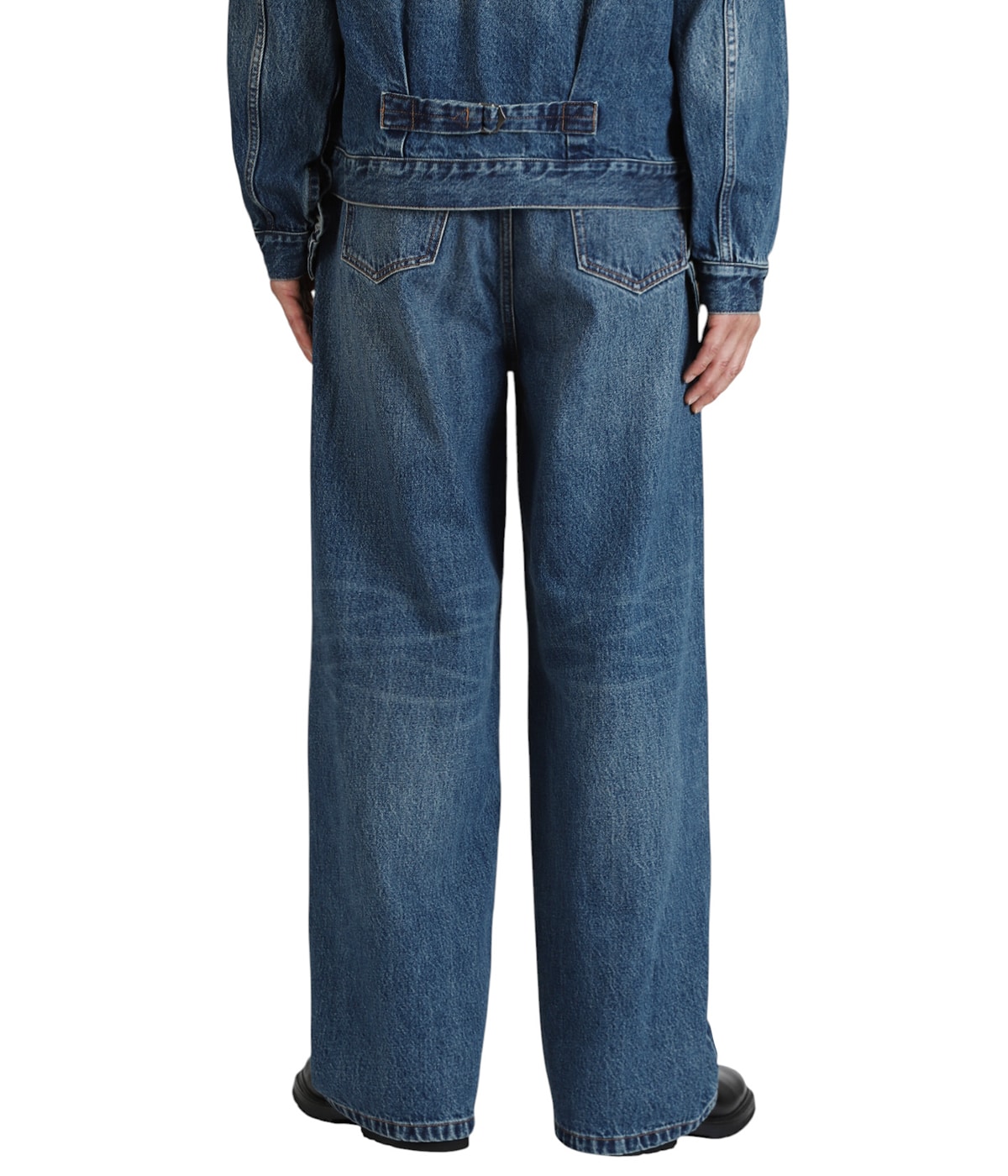 model（175cm / 60kg）B85 W75 H92 着用サイズ：29