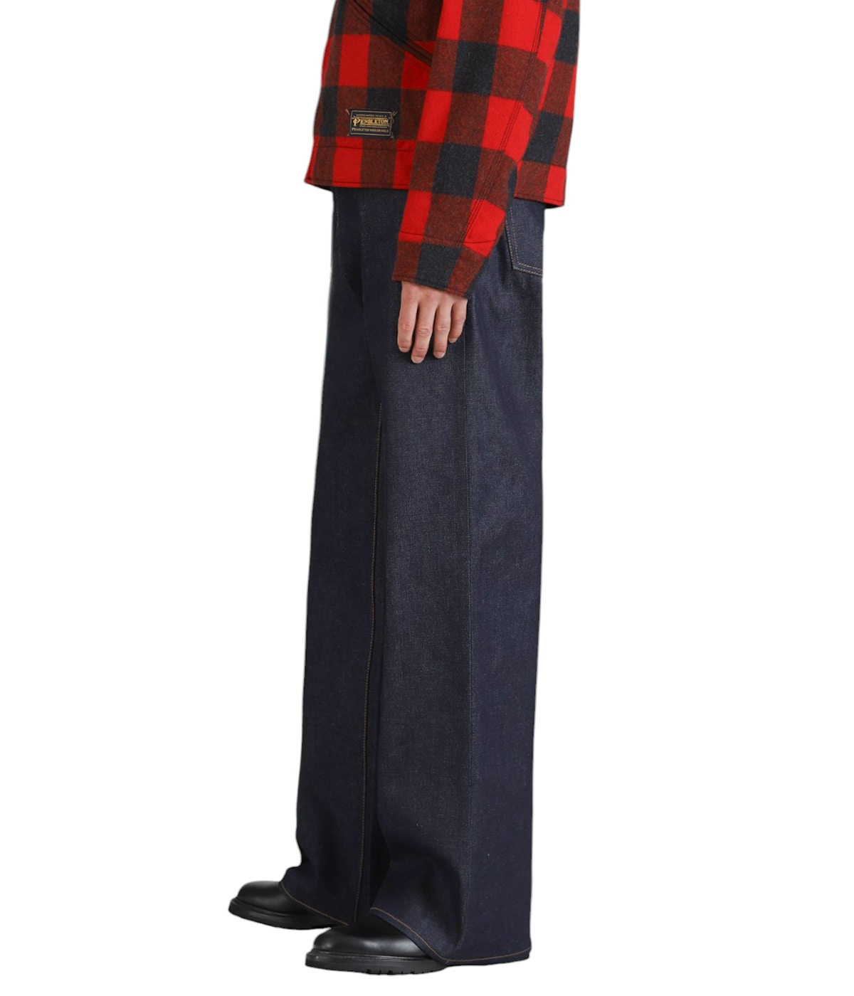 model（175cm / 60kg）B85 W75 H92 着用サイズ：32