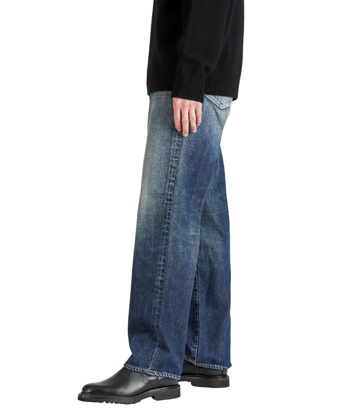 model（175cm / 60kg）B85 W75 H92 着用サイズ：32