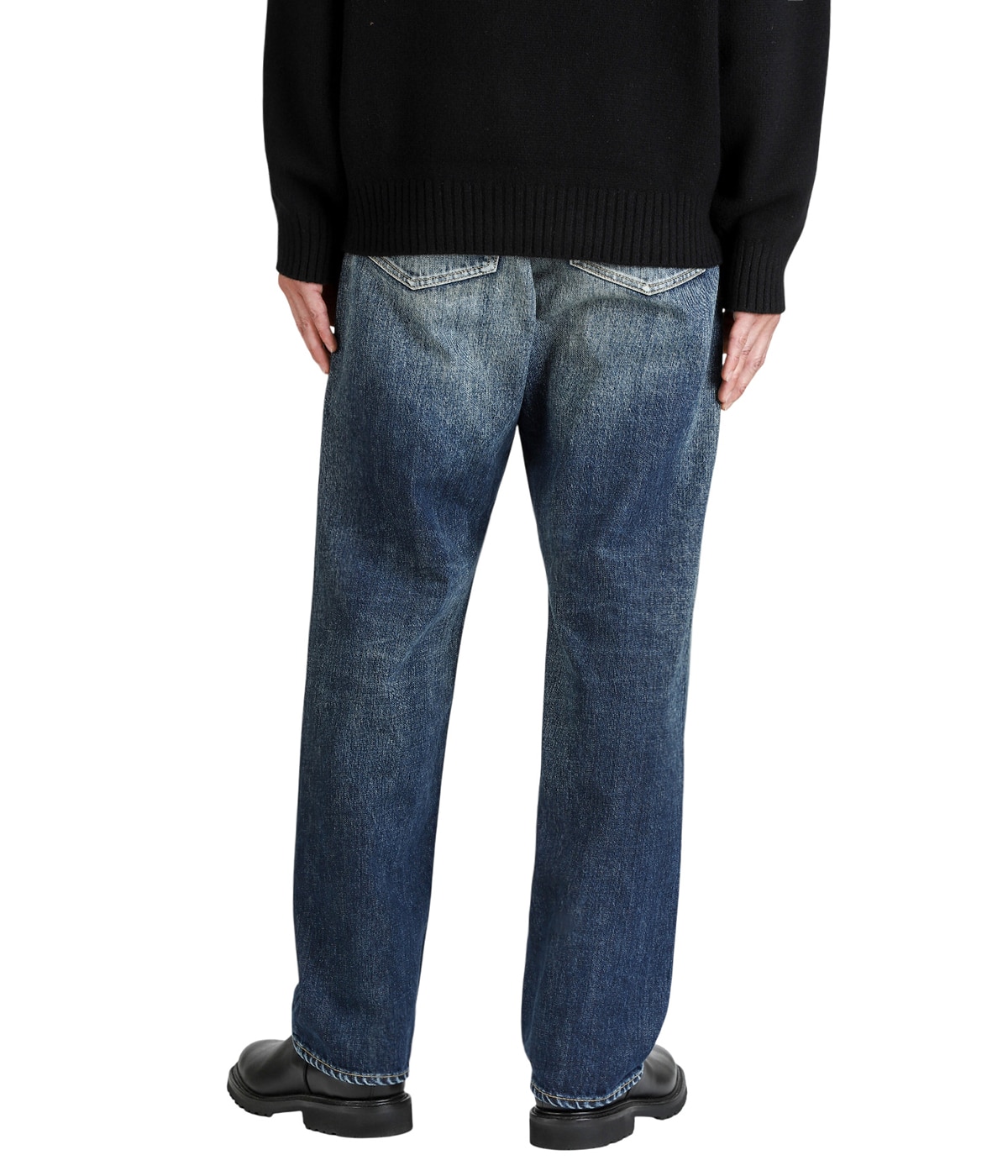 model（175cm / 60kg）B85 W75 H92 着用サイズ：32