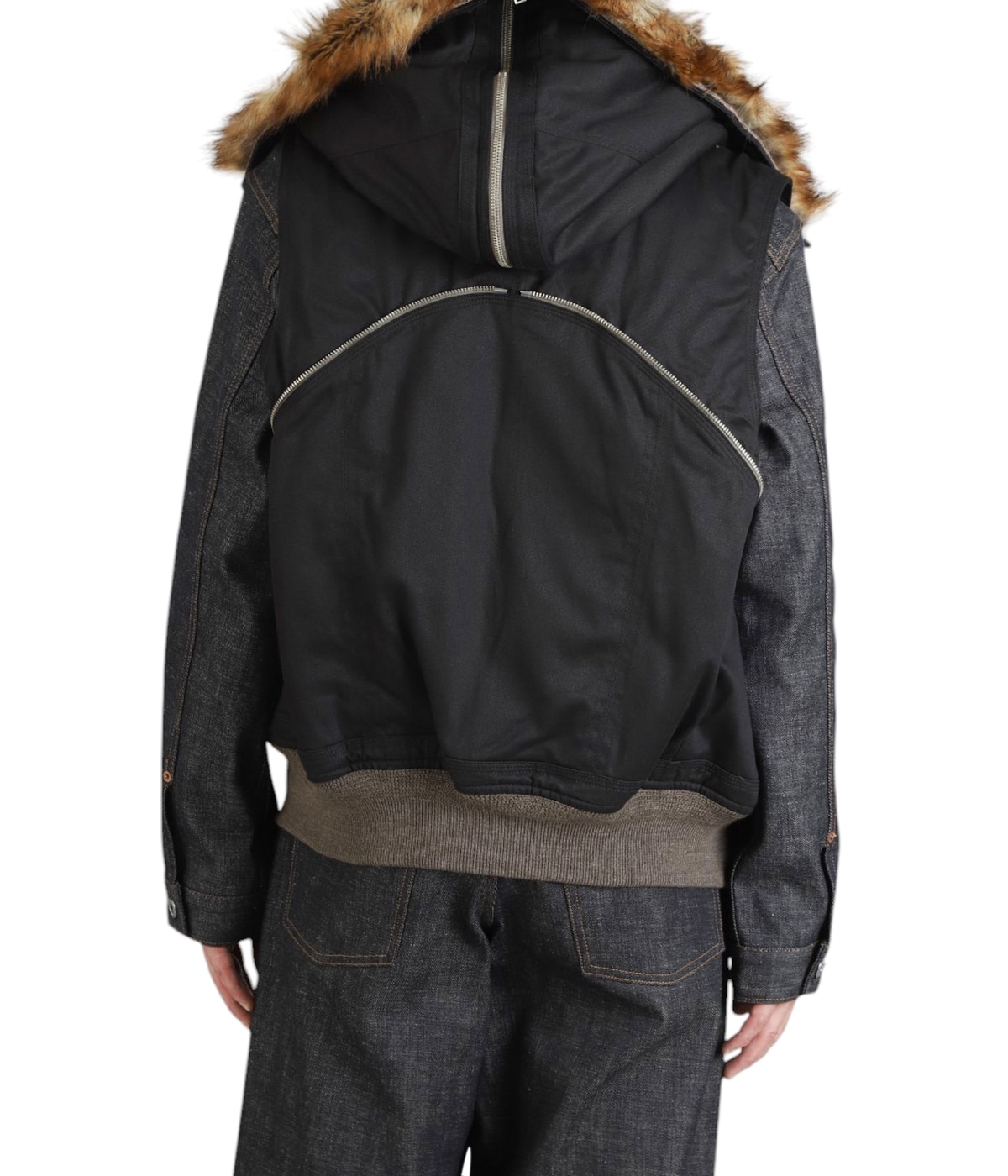 model（175cm / 60kg）B85 W75 H92 着用サイズ：2