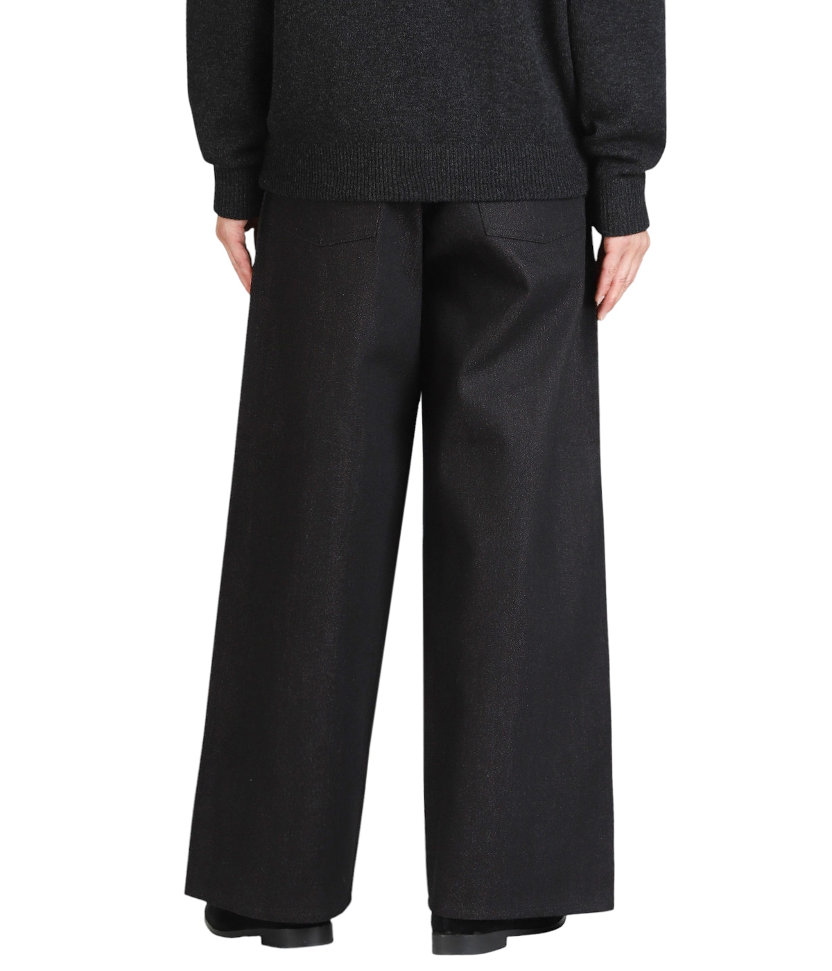 model（175cm / 60kg）B85 W75 H92 着用サイズ：32