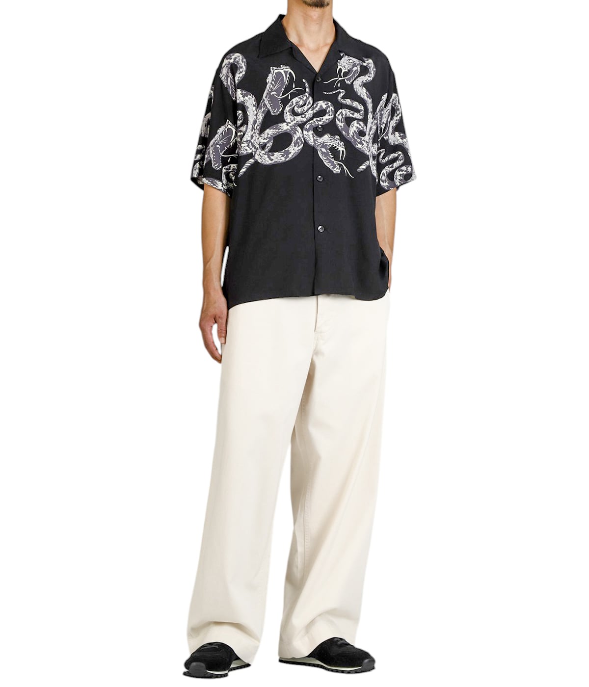 model（175cm / 60kg）B85 W75 H92 着用サイズ：M