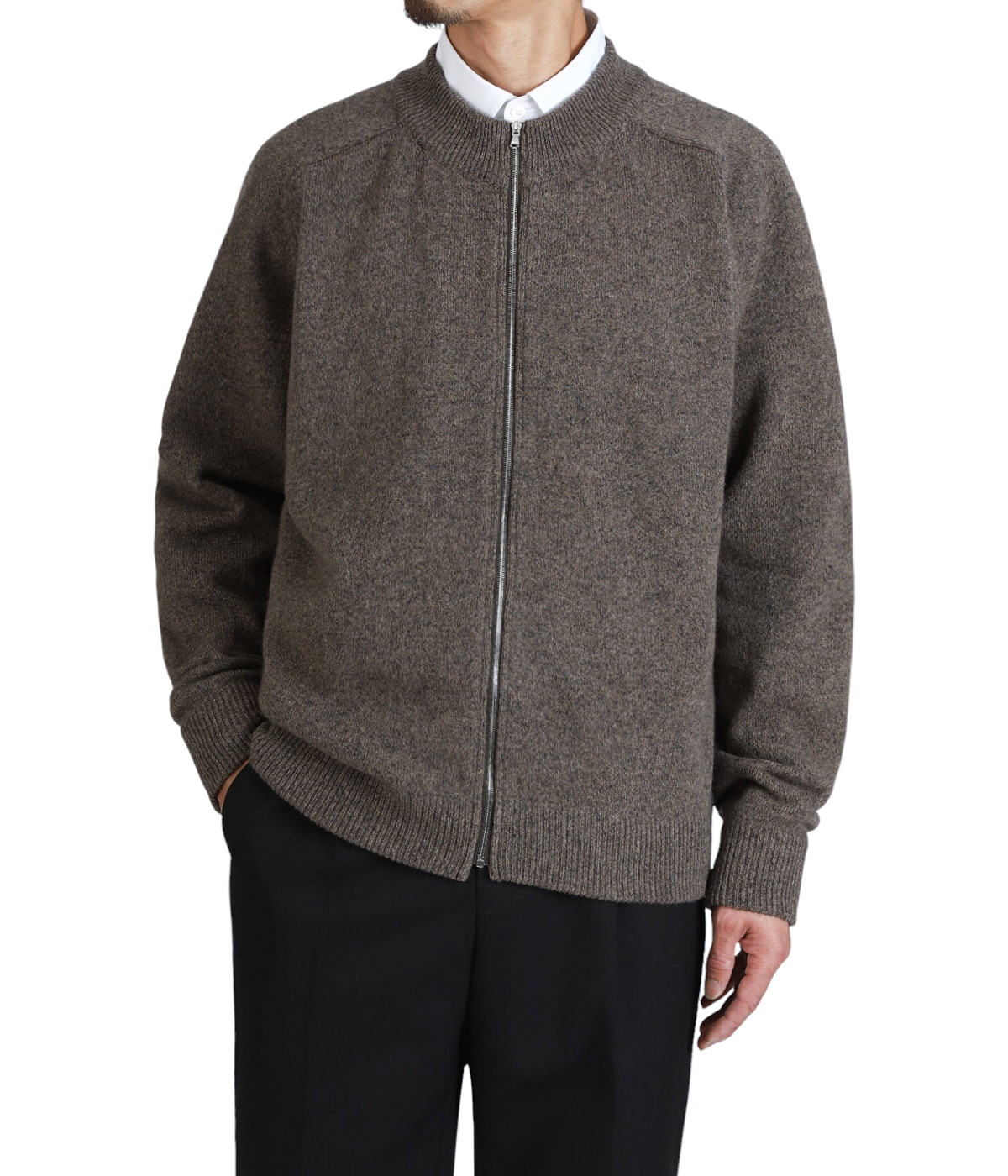 model（175cm / 60kg）B85 W75 H92 着用サイズ：46