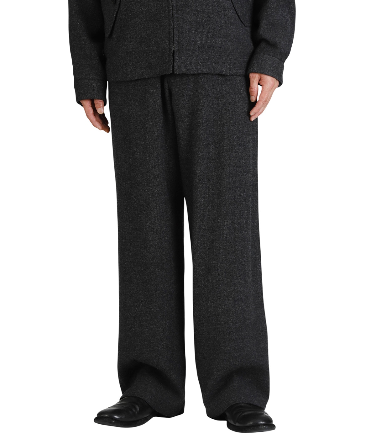 model(175cm / 60kg)B85 W75 H92 着用サイズ：46