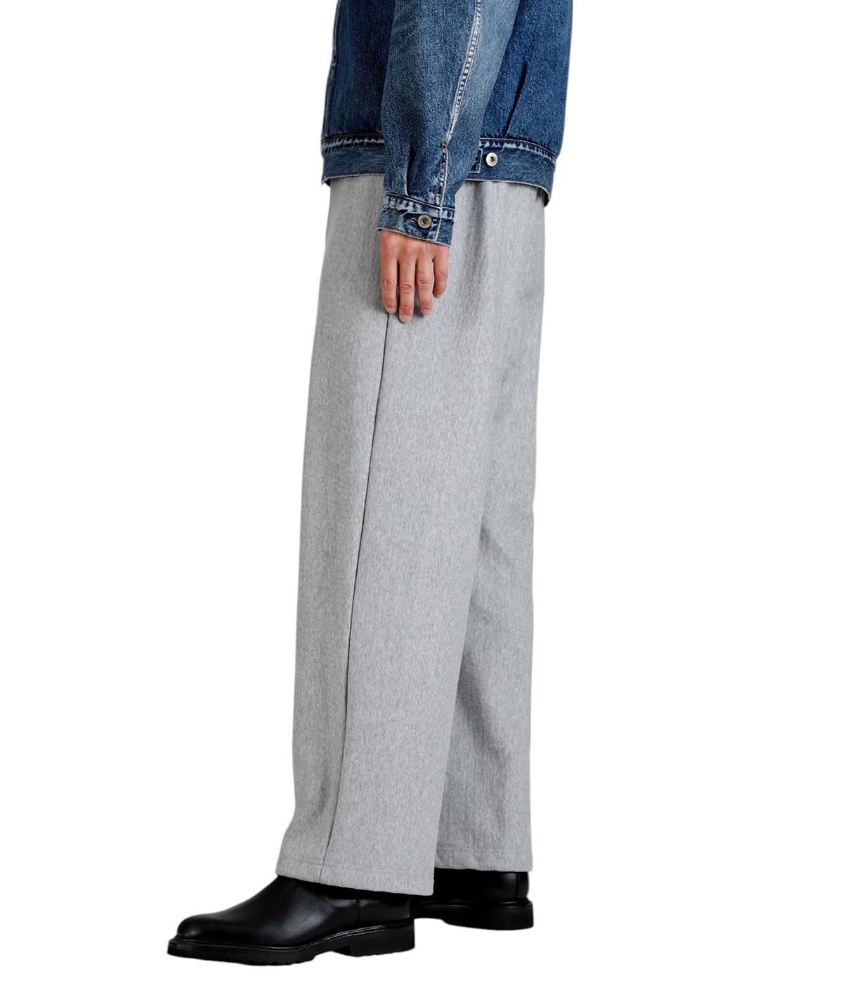 model(175cm / 60kg)B85 W75 H92 着用サイズ：46