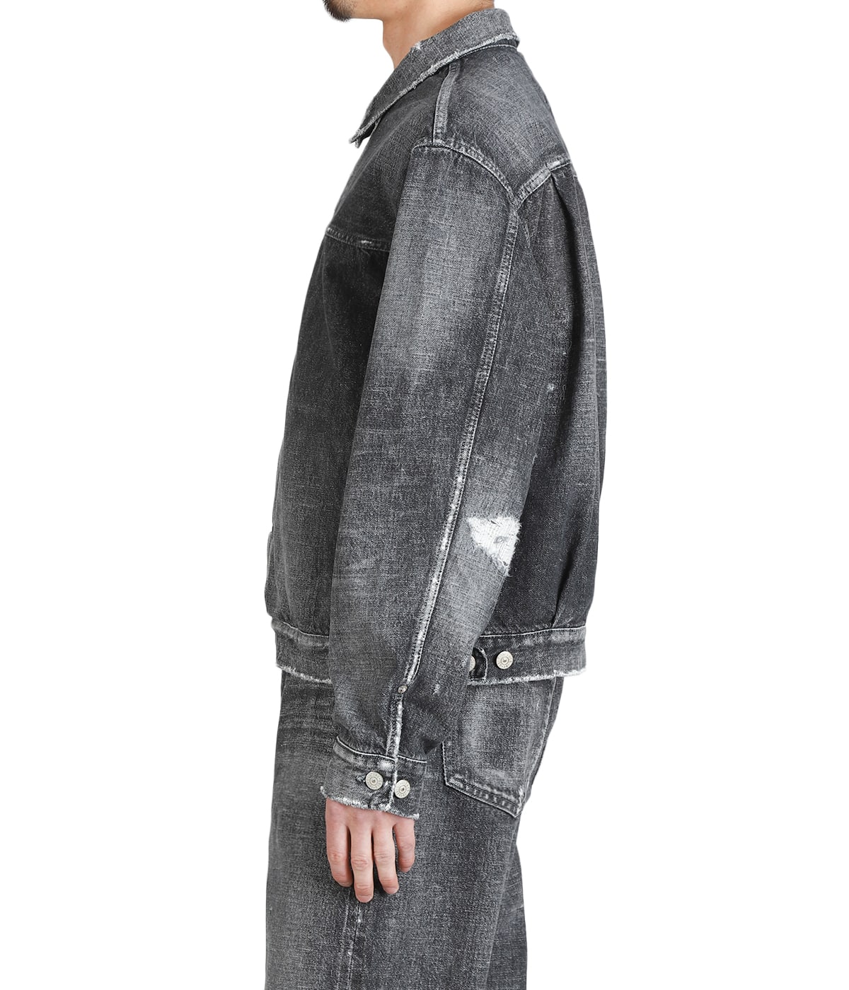 model（175cm / 60kg）B85 W75 H92 着用サイズ：M