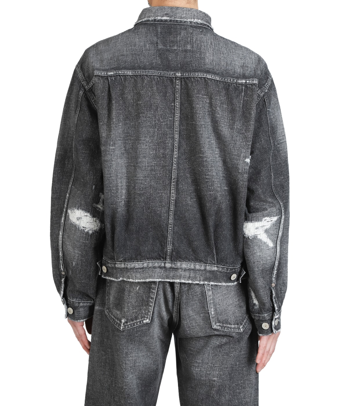 model（175cm / 60kg）B85 W75 H92 着用サイズ：M