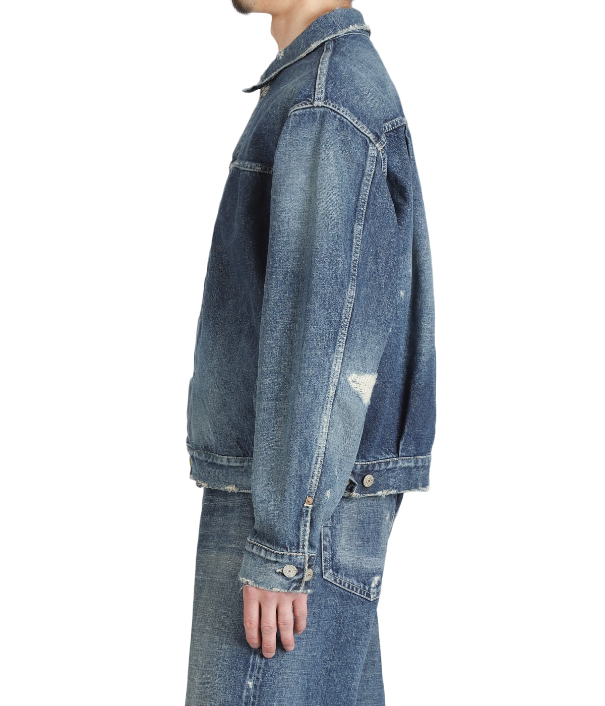 model（175cm / 60kg）B85 W75 H92 着用サイズ：M