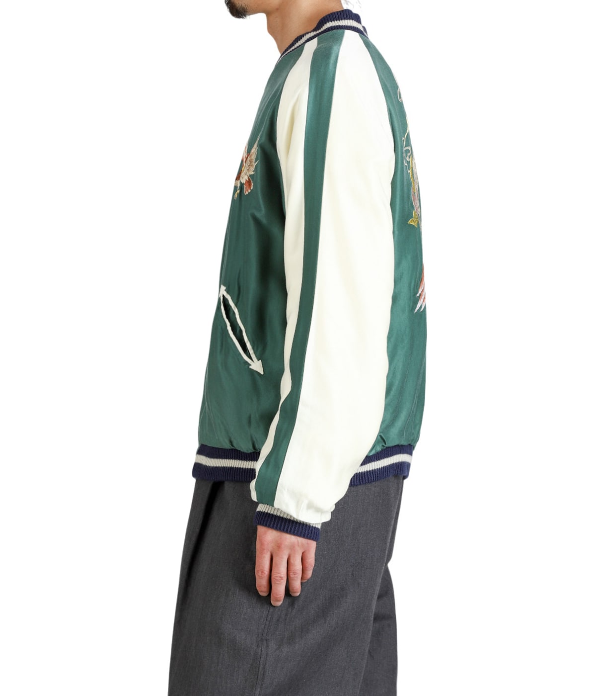 model（175cm / 60kg）B85 W75 H92 着用サイズ：M