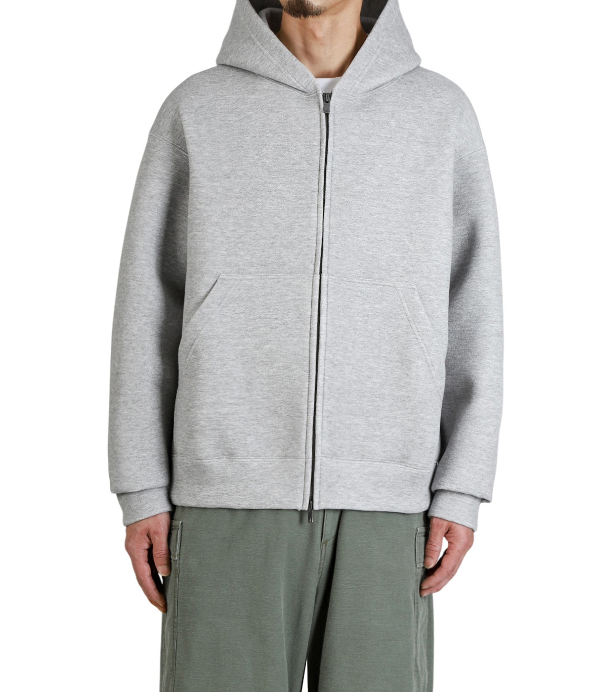 model（175cm / 60kg）B85 W75 H92 着用サイズ：M