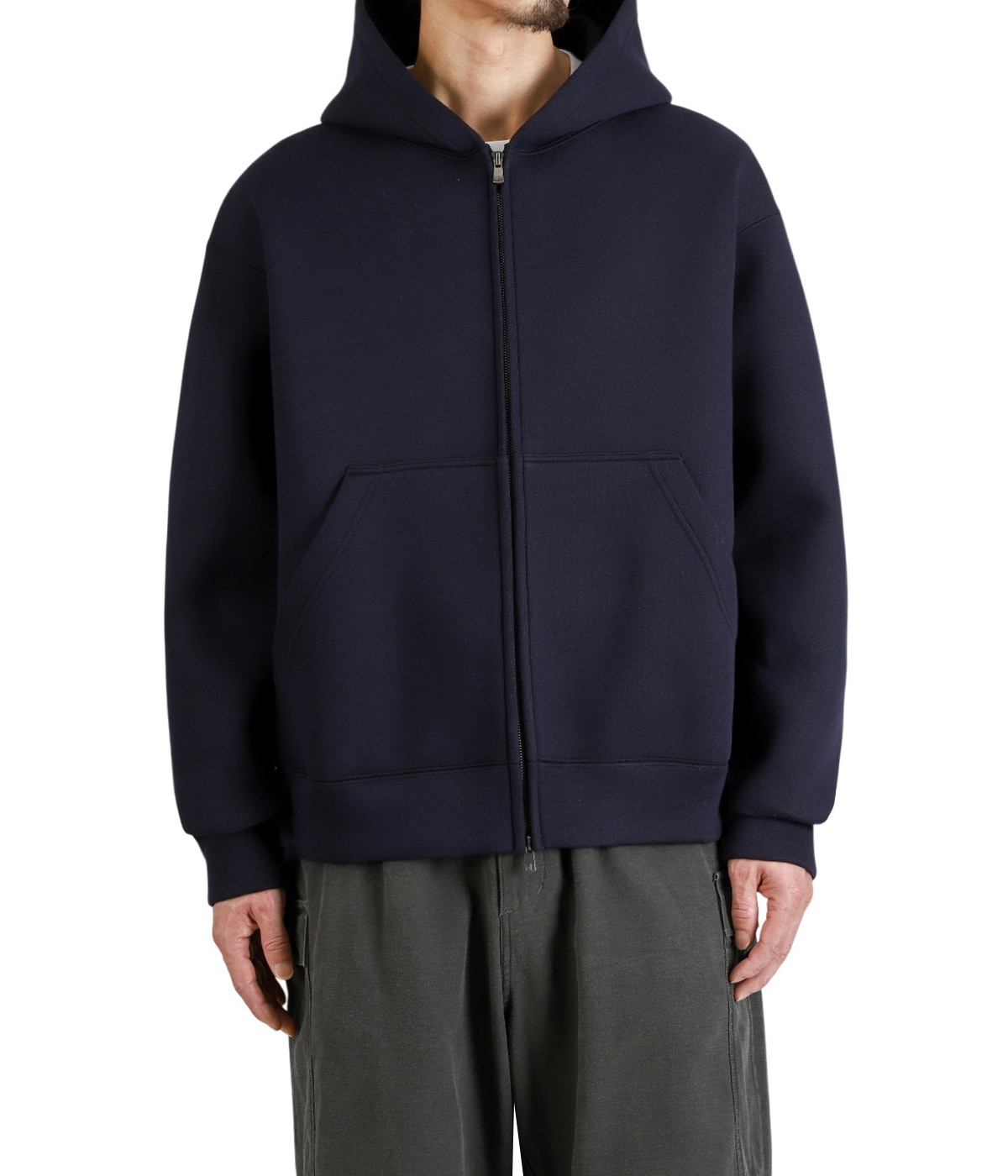 model（175cm / 60kg）B85 W75 H92 着用サイズ：M