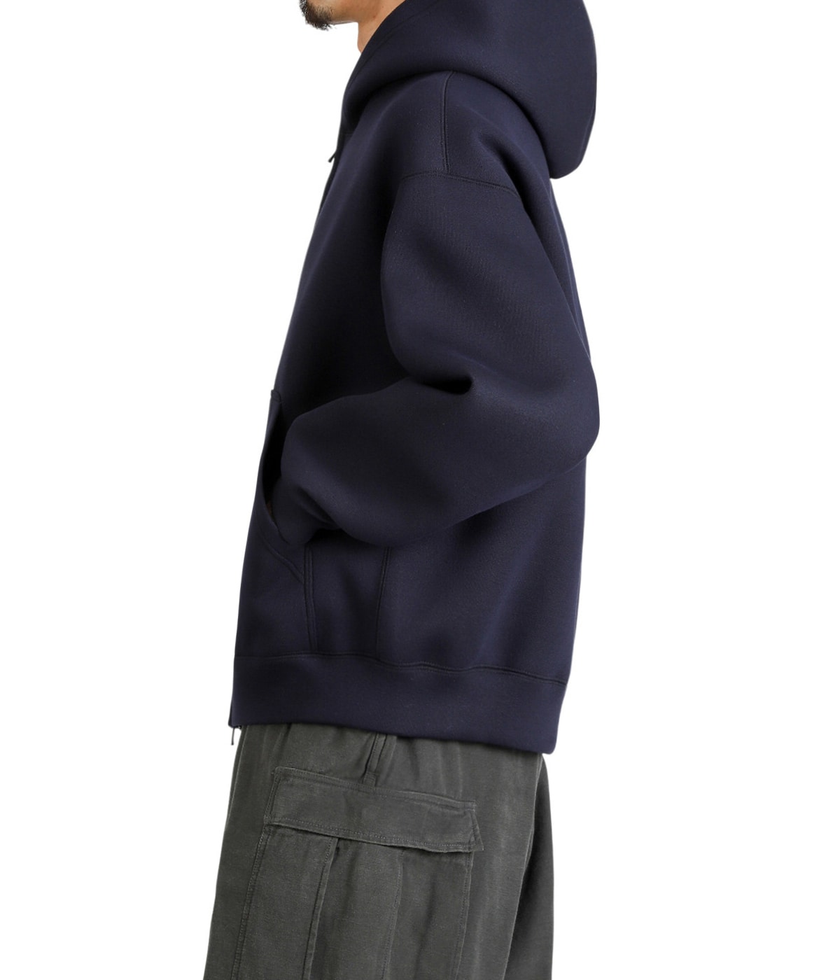 model（175cm / 60kg）B85 W75 H92 着用サイズ：M