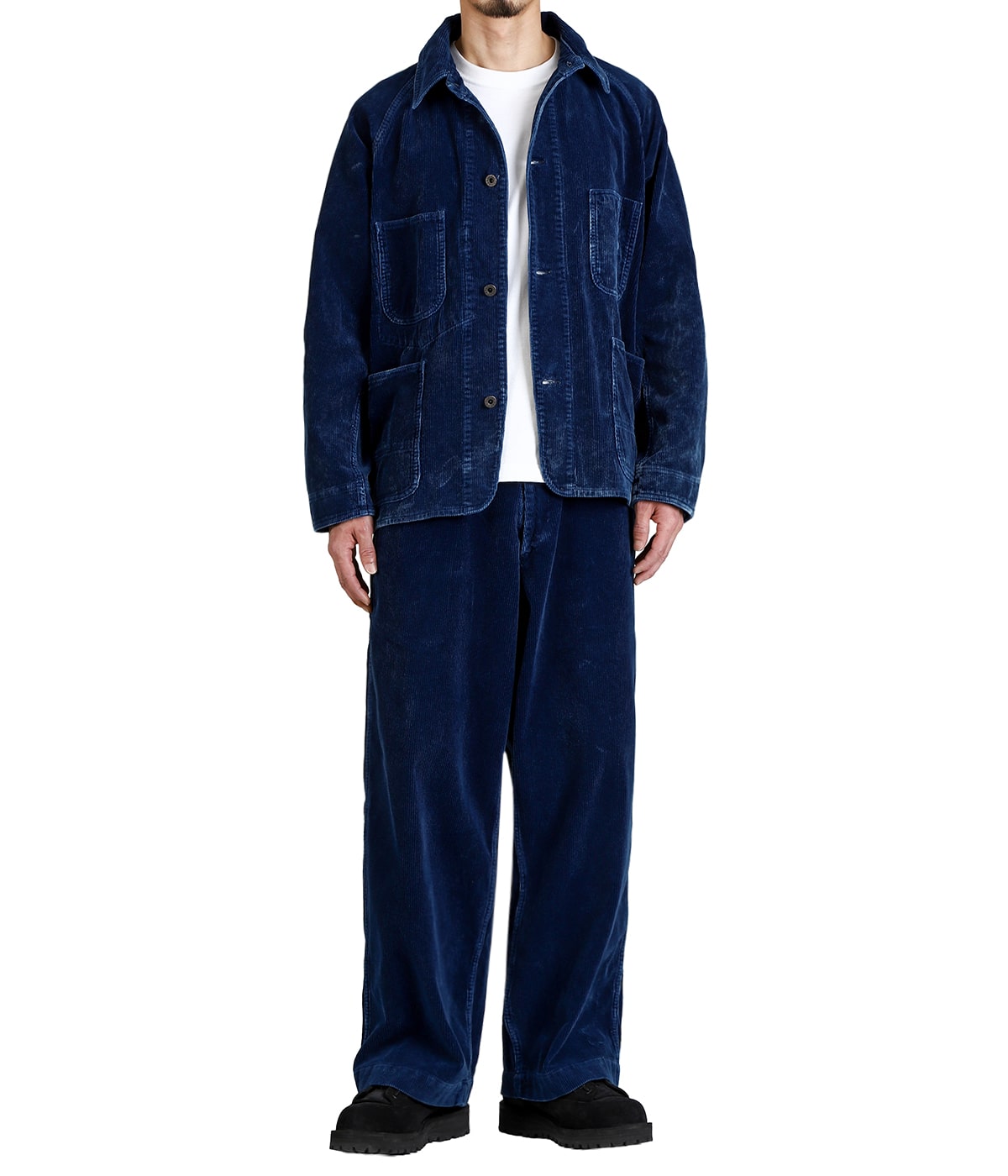 PANTS : 9W INDIGO CORDUROY TROUSERS を着用