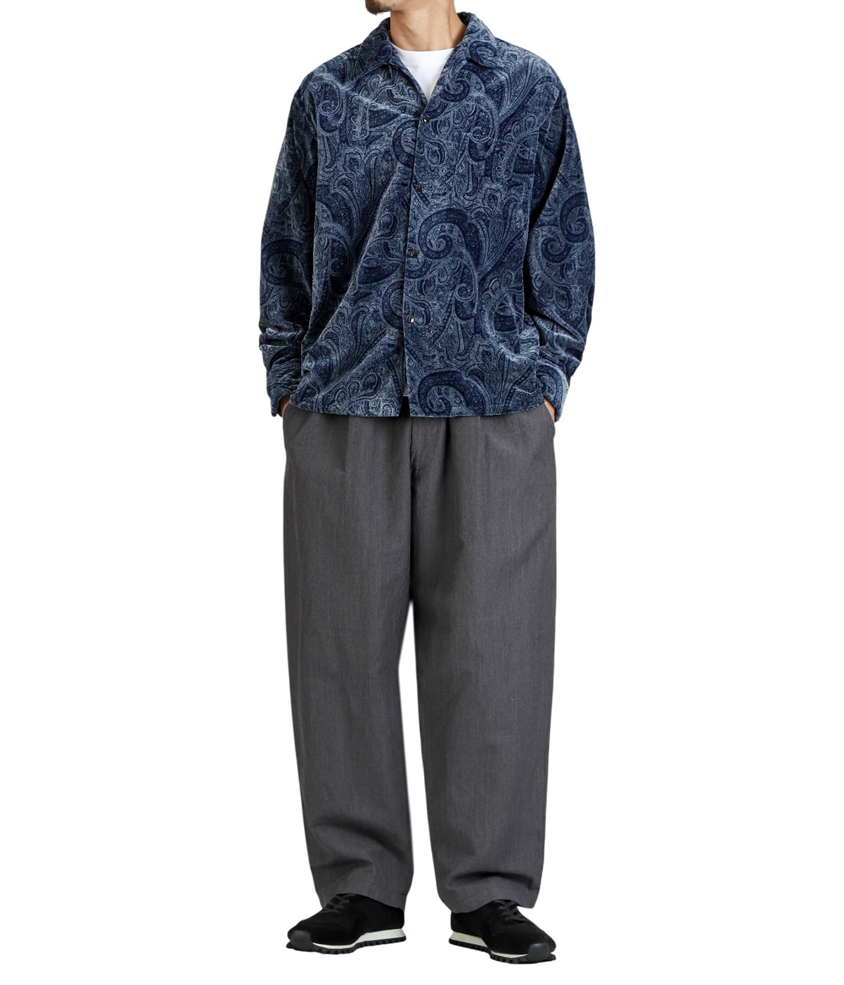 model（175cm / 60kg）B85 W75 H92 着用サイズ：M