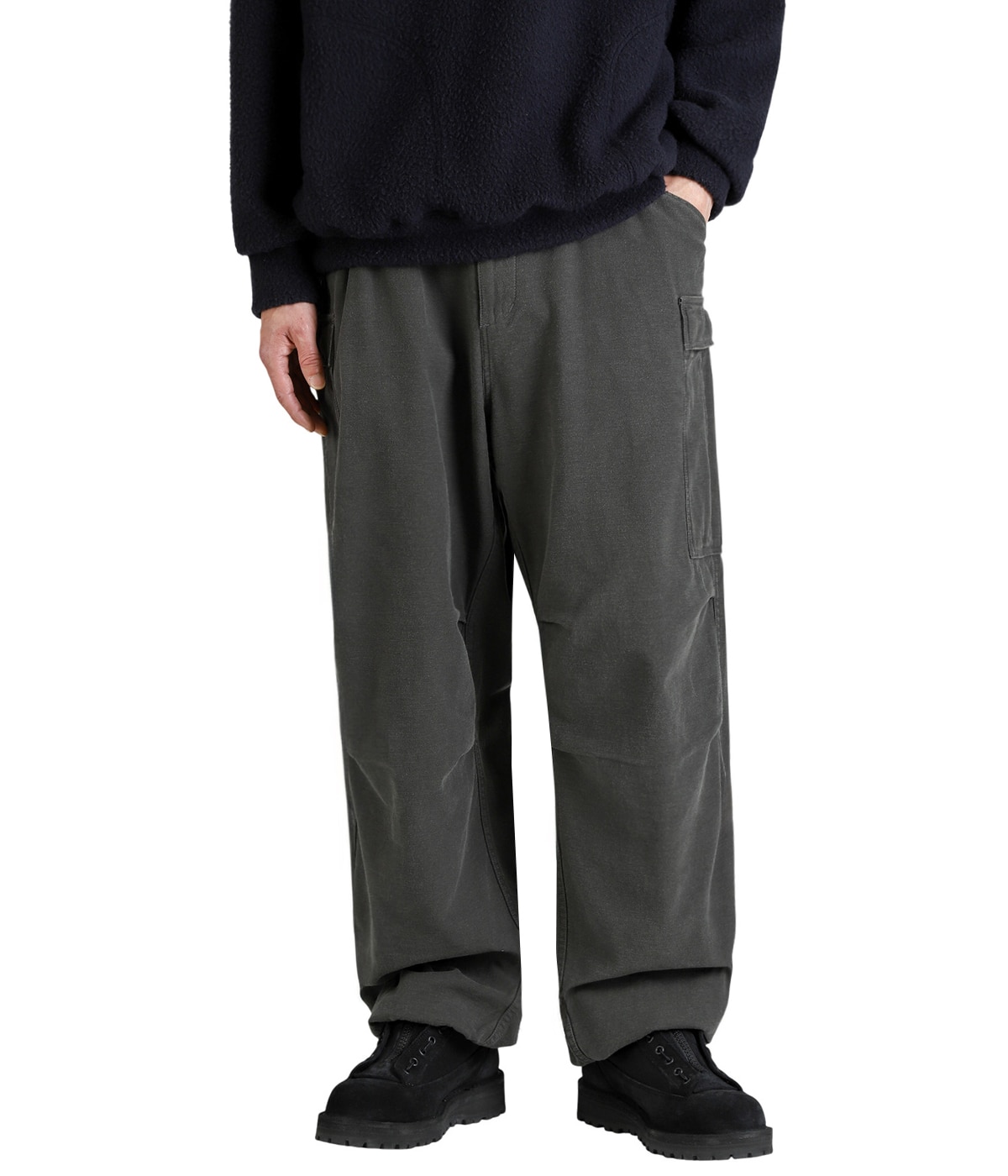 model（175cm / 60kg）B85 W75 H92 着用サイズ：M