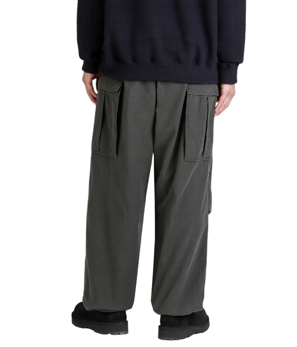 model（175cm / 60kg）B85 W75 H92 着用サイズ：M