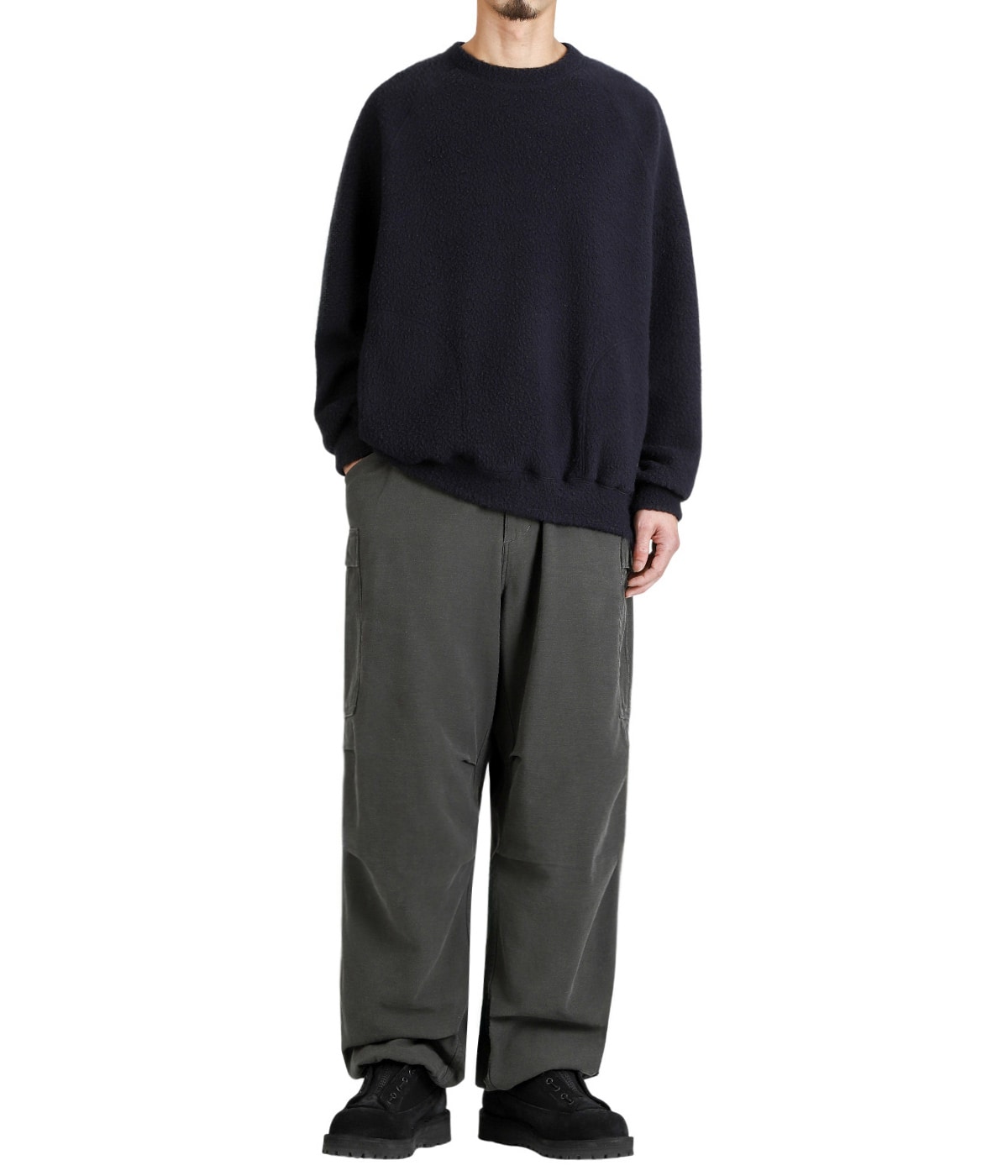 model（175cm / 60kg）B85 W75 H92 着用サイズ：M