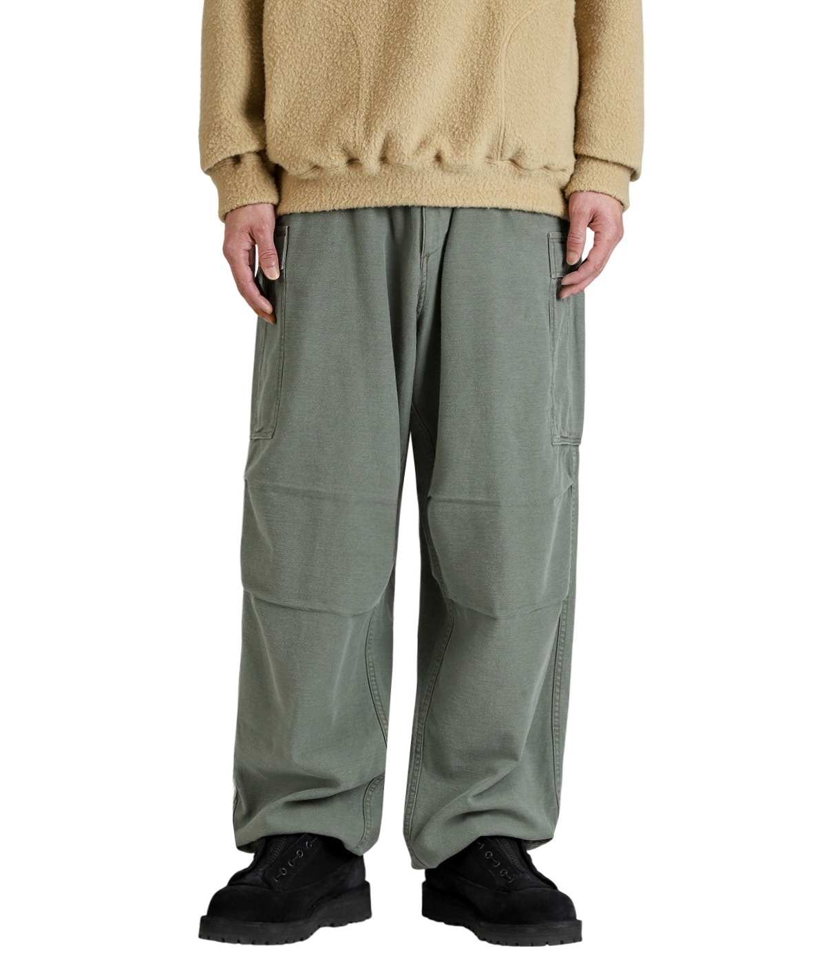 model（175cm / 60kg）B85 W75 H92 着用サイズ：M