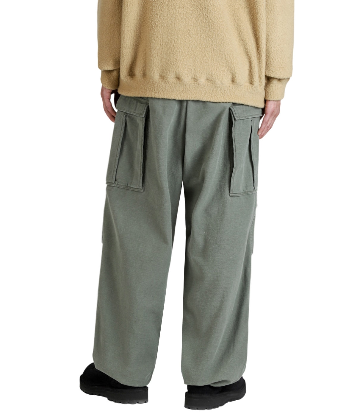 model（175cm / 60kg）B85 W75 H92 着用サイズ：M