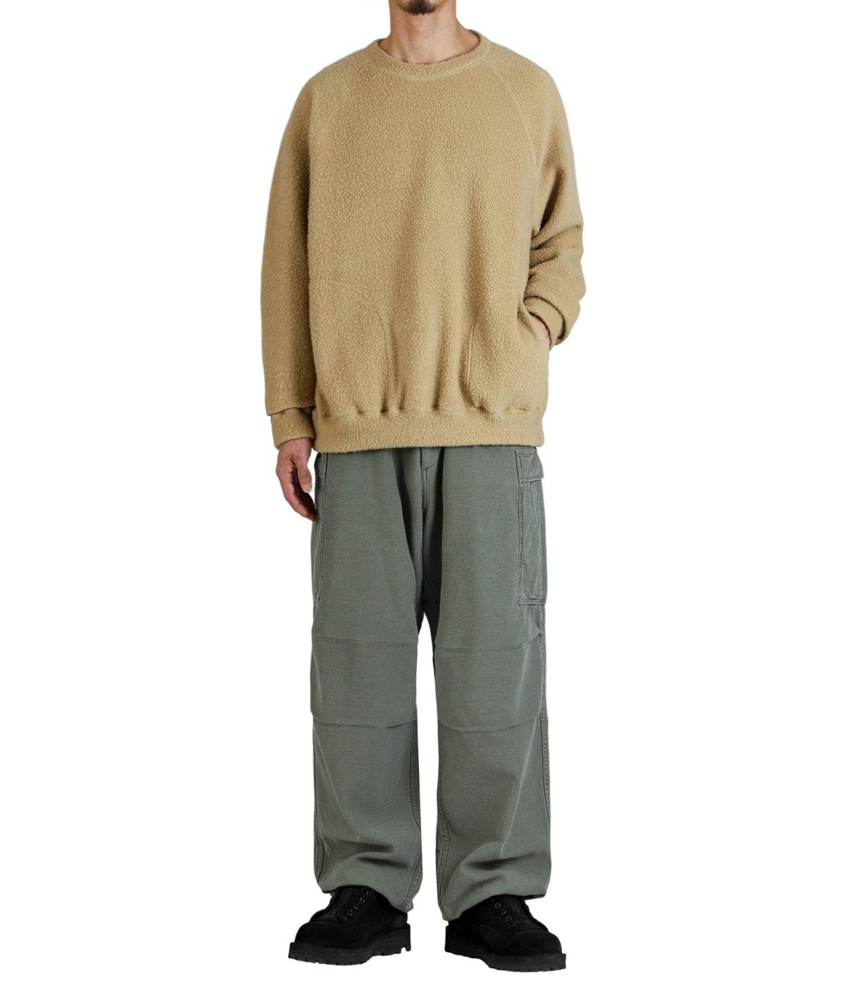 model（175cm / 60kg）B85 W75 H92 着用サイズ：M