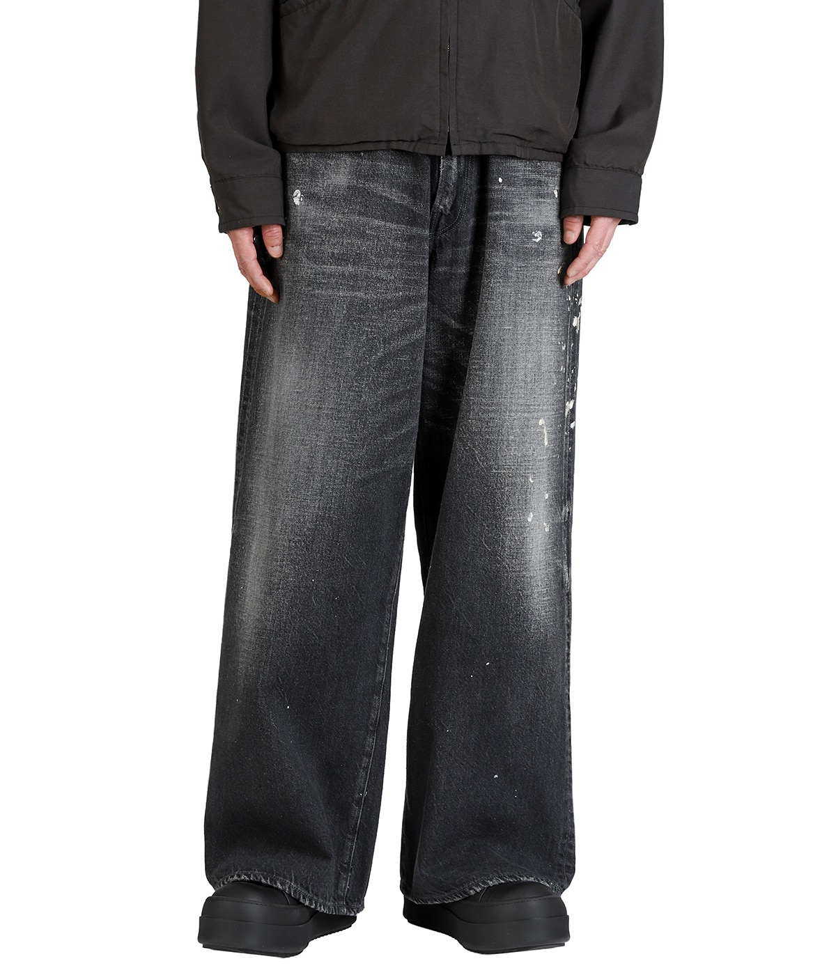 model（175cm / 60kg）B85 W75 H92 着用サイズ：M