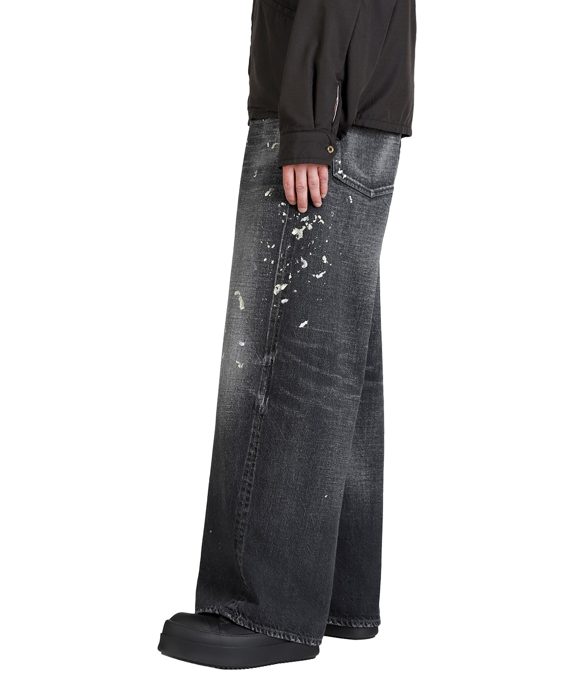 model（175cm / 60kg）B85 W75 H92 着用サイズ：M