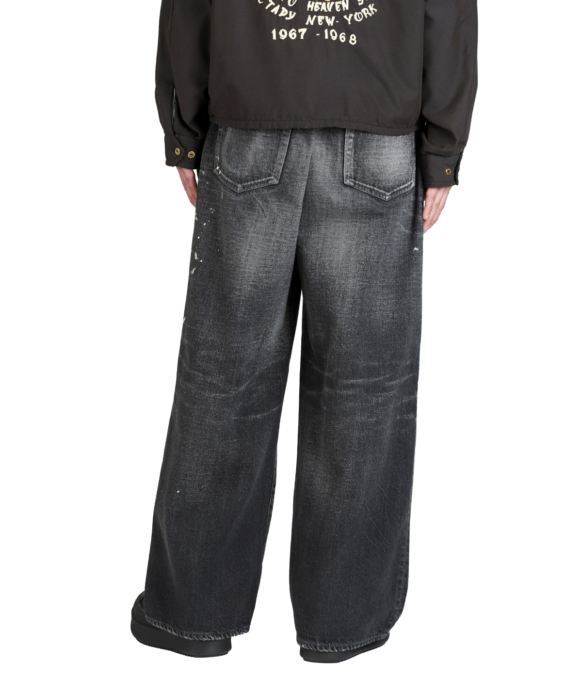 model（175cm / 60kg）B85 W75 H92 着用サイズ：M