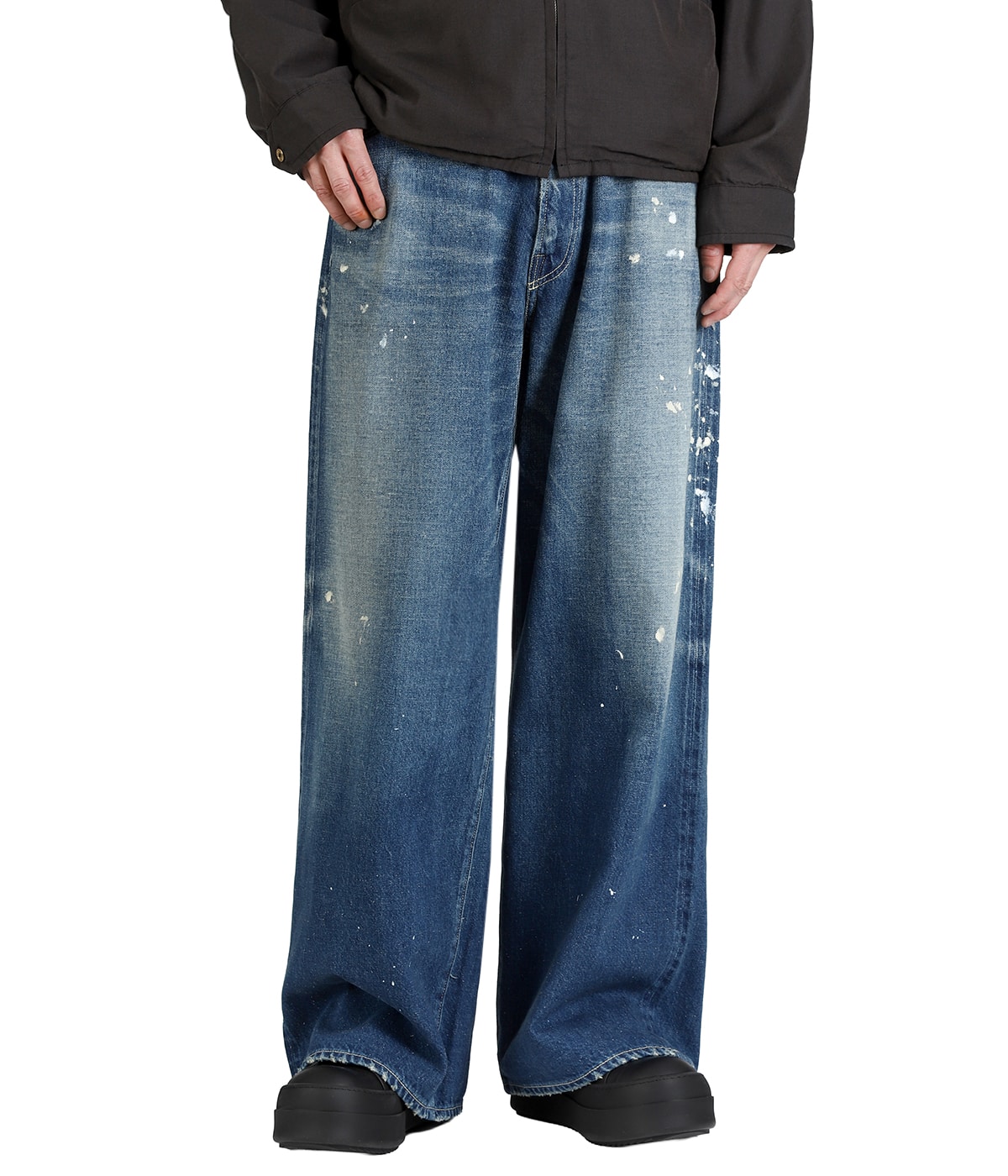 model（175cm / 60kg）B85 W75 H92 着用サイズ：M