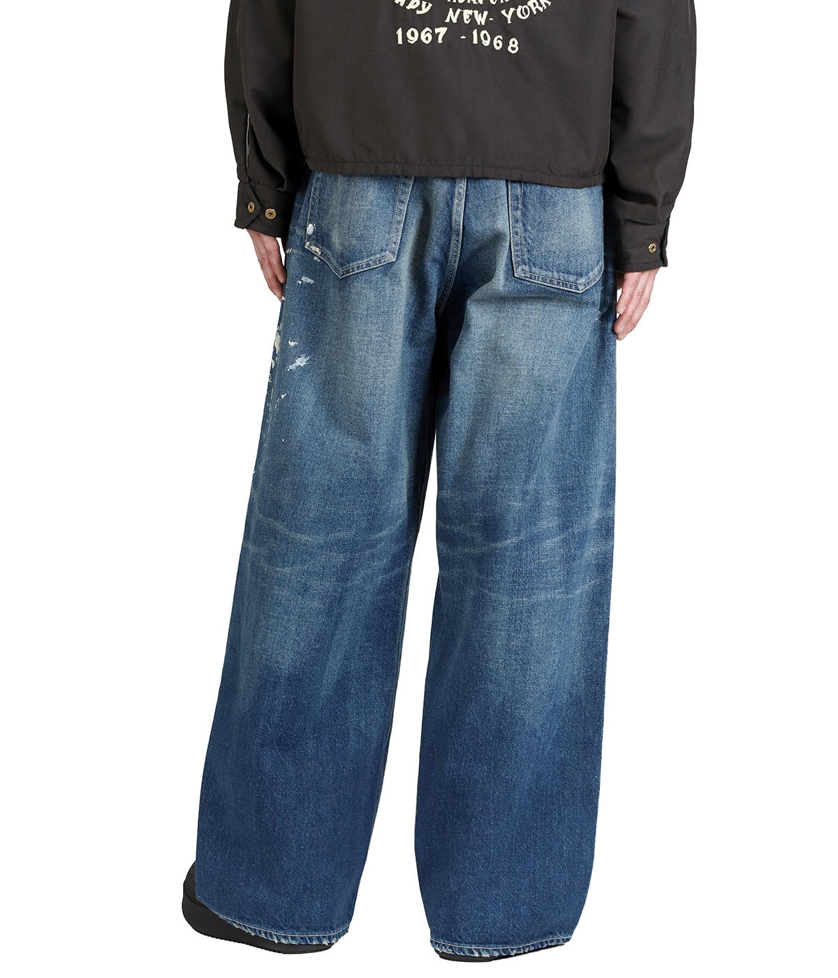 model（175cm / 60kg）B85 W75 H92 着用サイズ：M