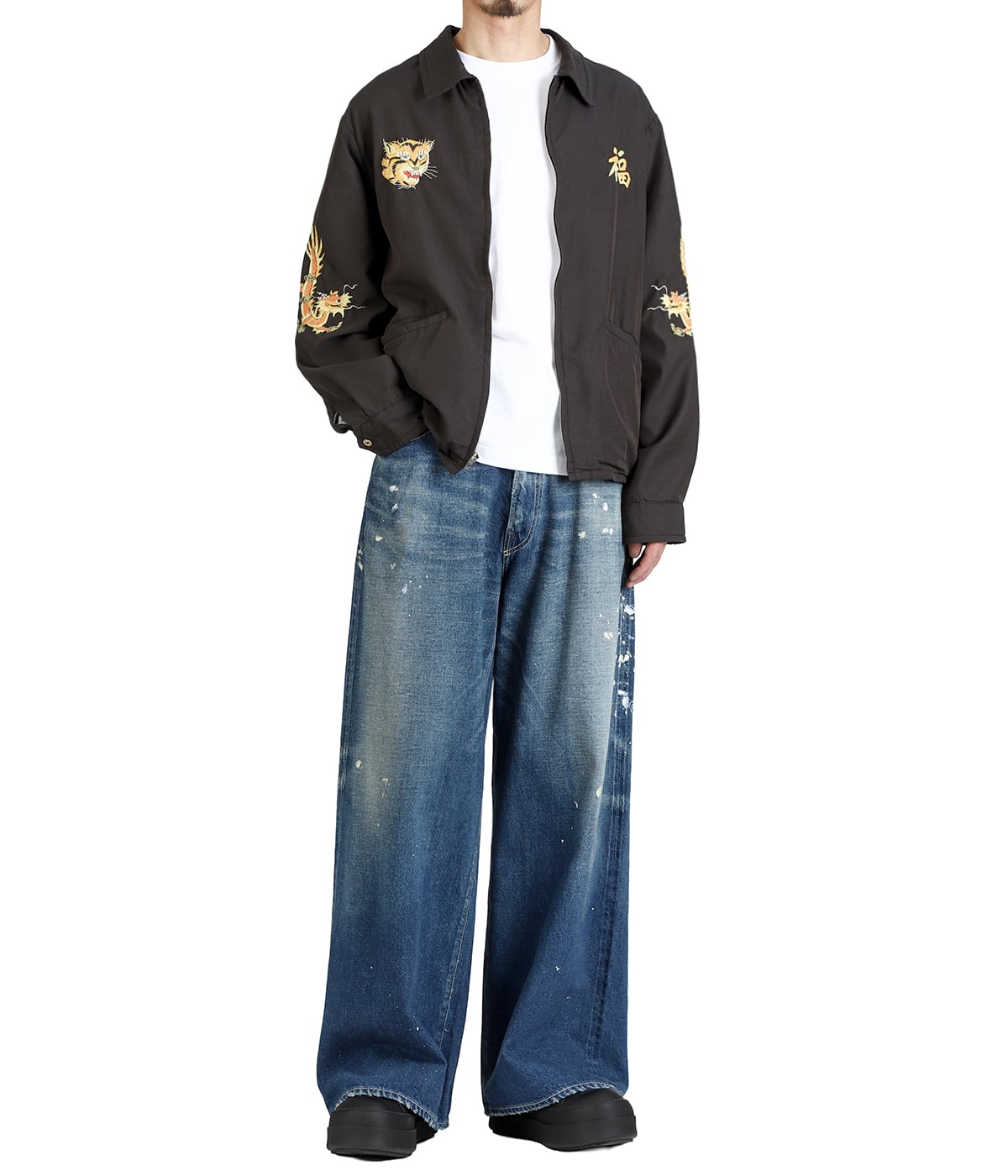 model（175cm / 60kg）B85 W75 H92 着用サイズ：M