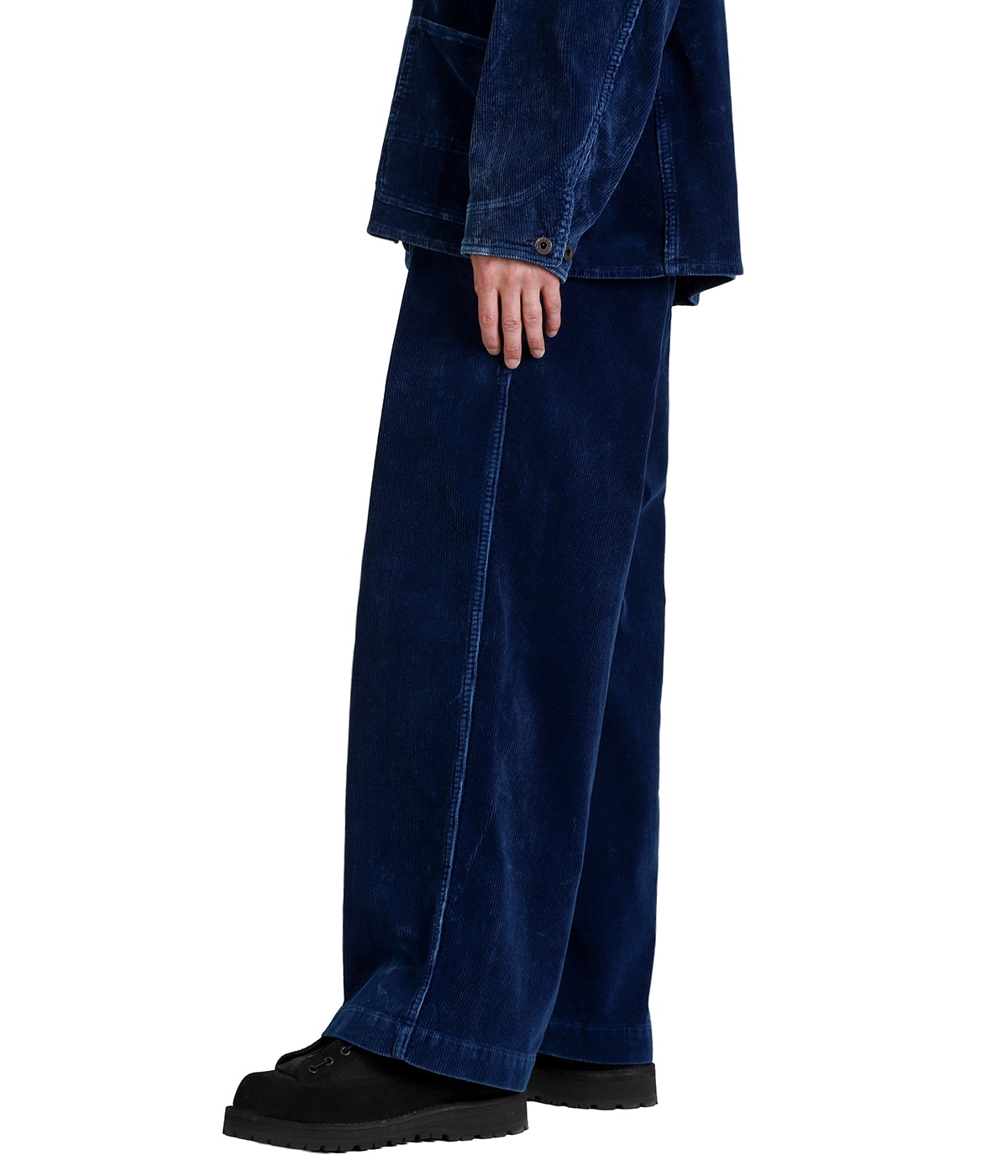 model（175cm / 60kg）B85 W75 H92 着用サイズ：M