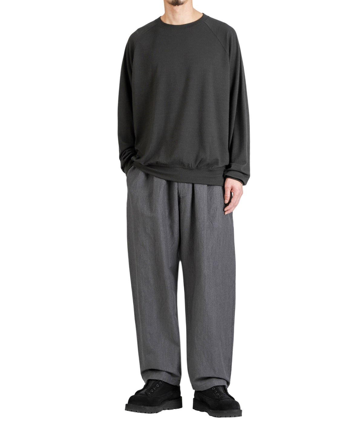 model（175cm / 60kg）B85 W75 H92 着用サイズ：M