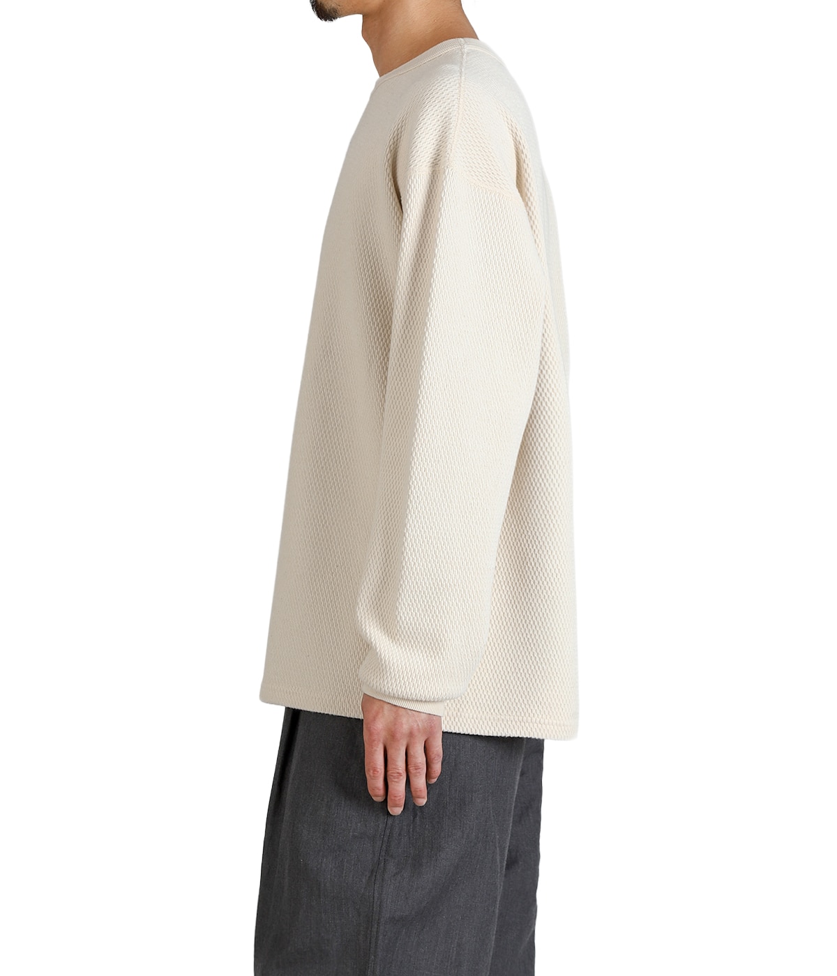 model（175cm / 60kg）B85 W75 H92 着用サイズ：M