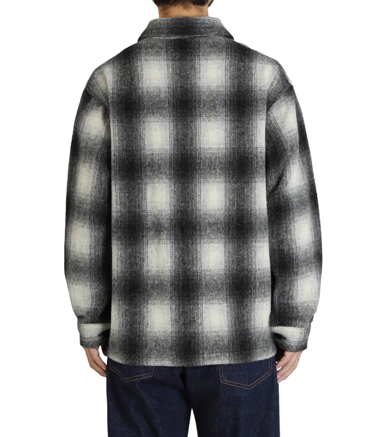 model（184cm / 63kg）B85 W80 H102 着用サイズ：M