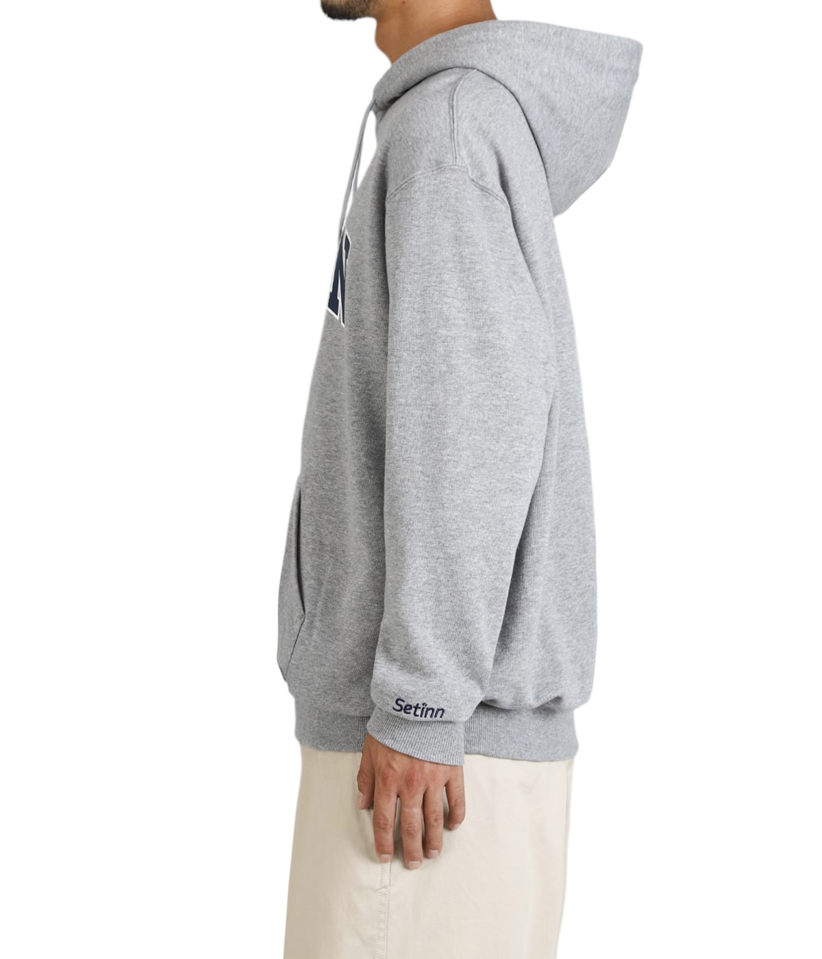 model（184cm / 63kg）B85 W80 H102 着用サイズ：L